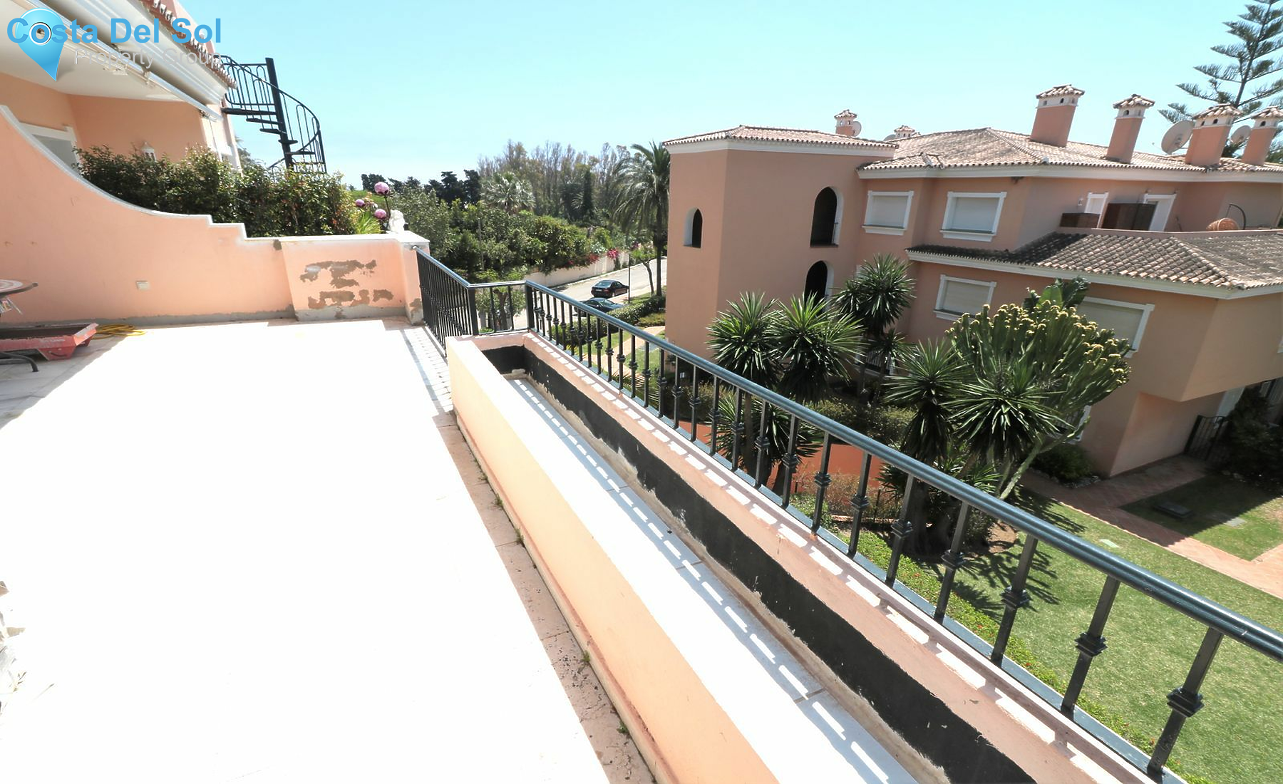 Top Floor Apartment in Estepona-1175561