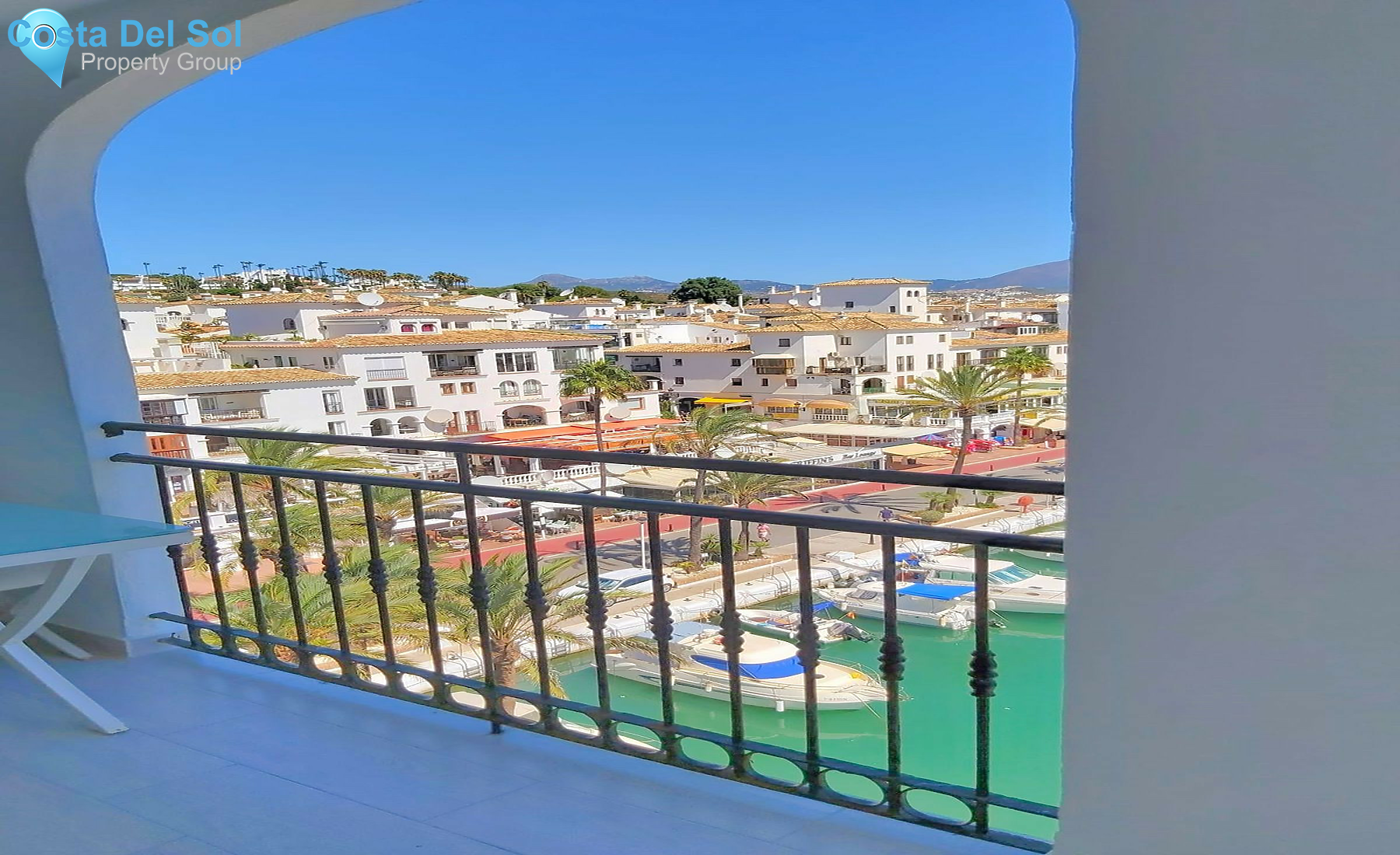 Top Floor Apartment in La Duquesa-1402015