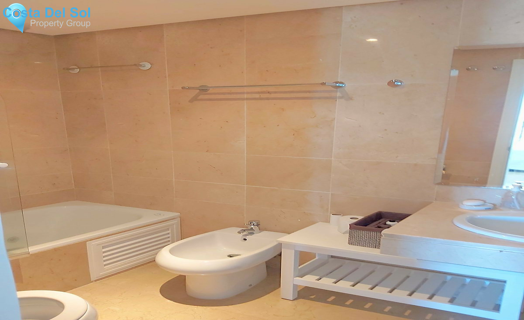 Top Floor Apartment in La Duquesa-1402030