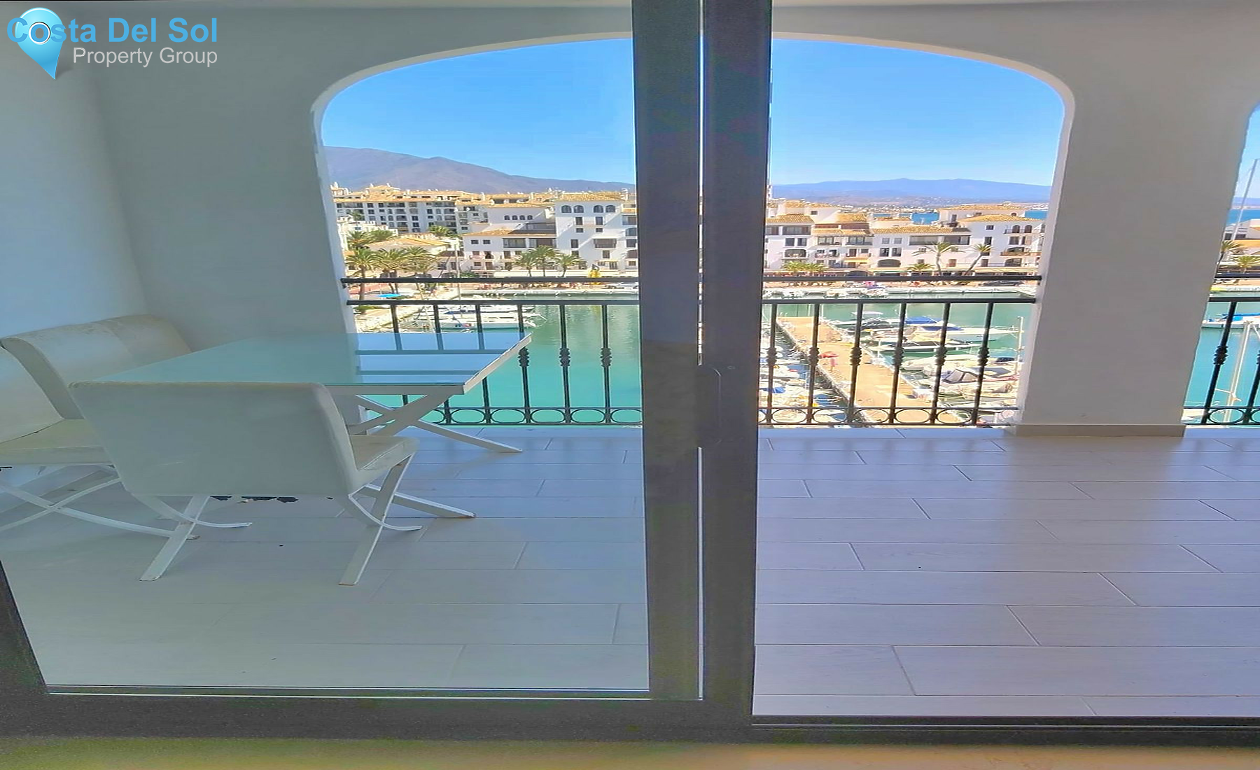 Top Floor Apartment in La Duquesa-1402017