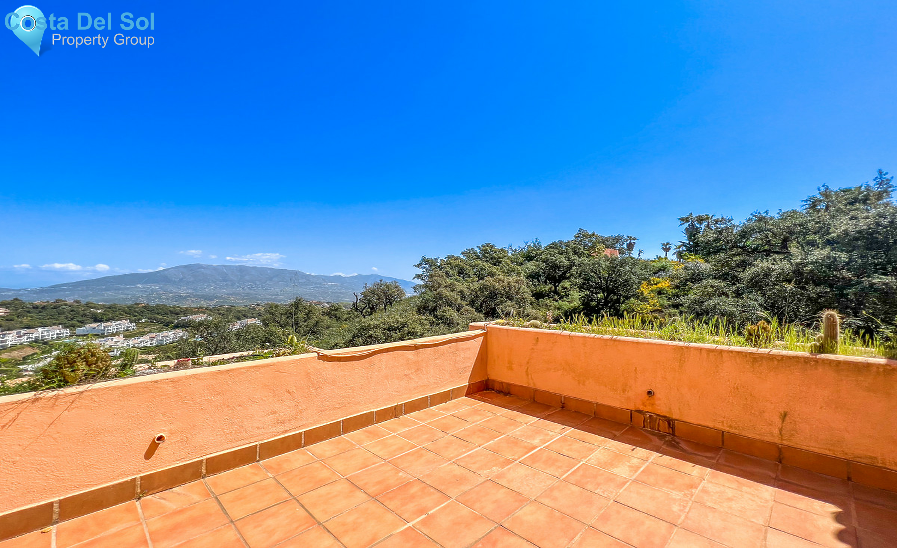 Top Floor Apartment in Marbella-1294170