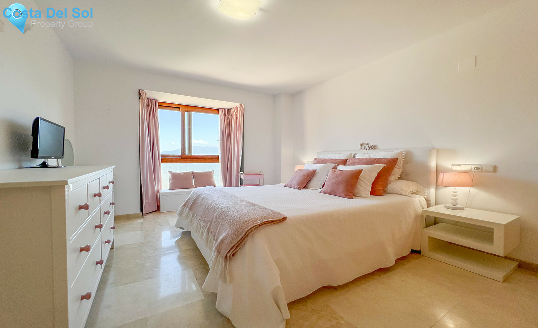 Top Floor Apartment in Marbella-1294176