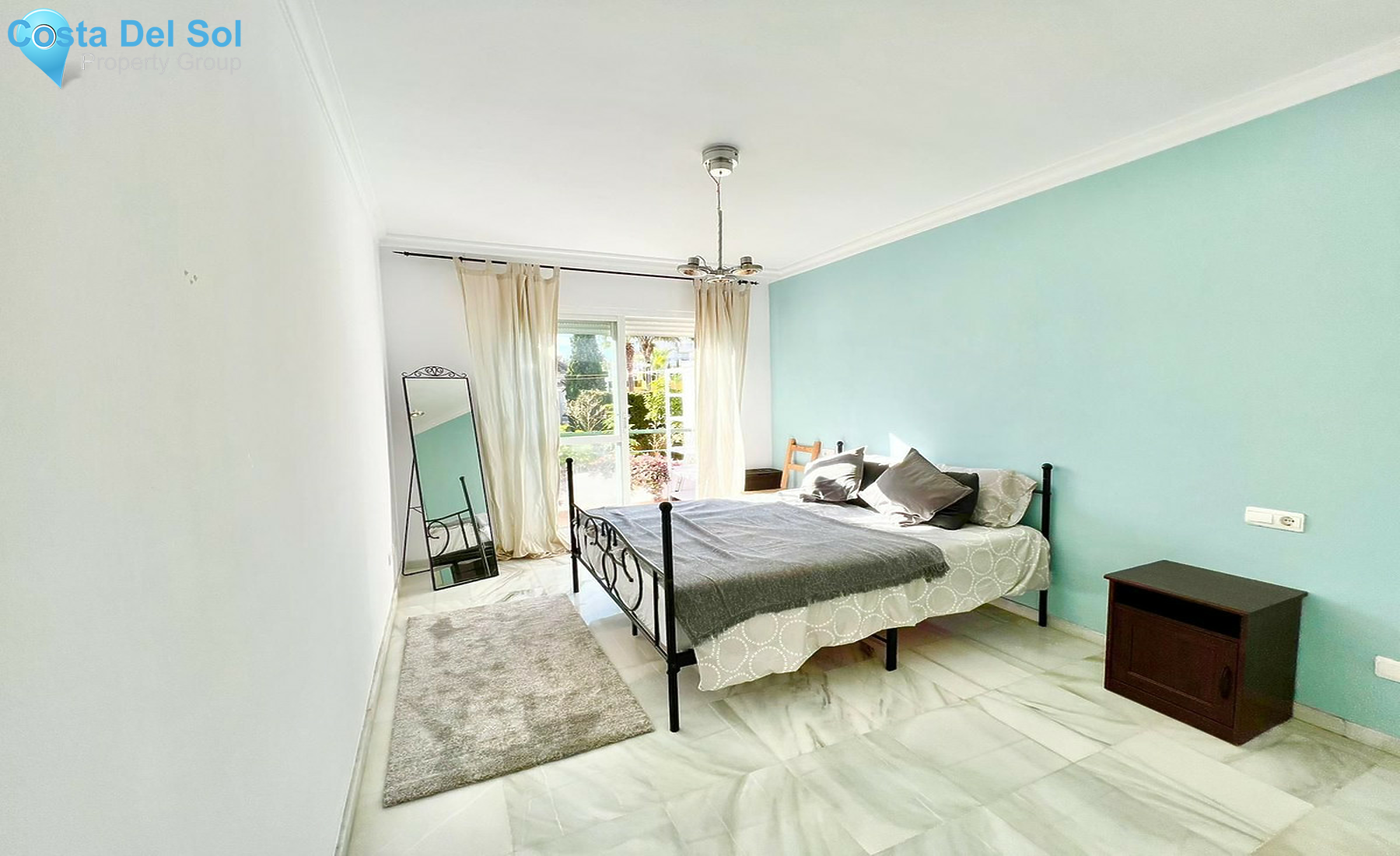 Top Floor Apartment in Marbella-1541943