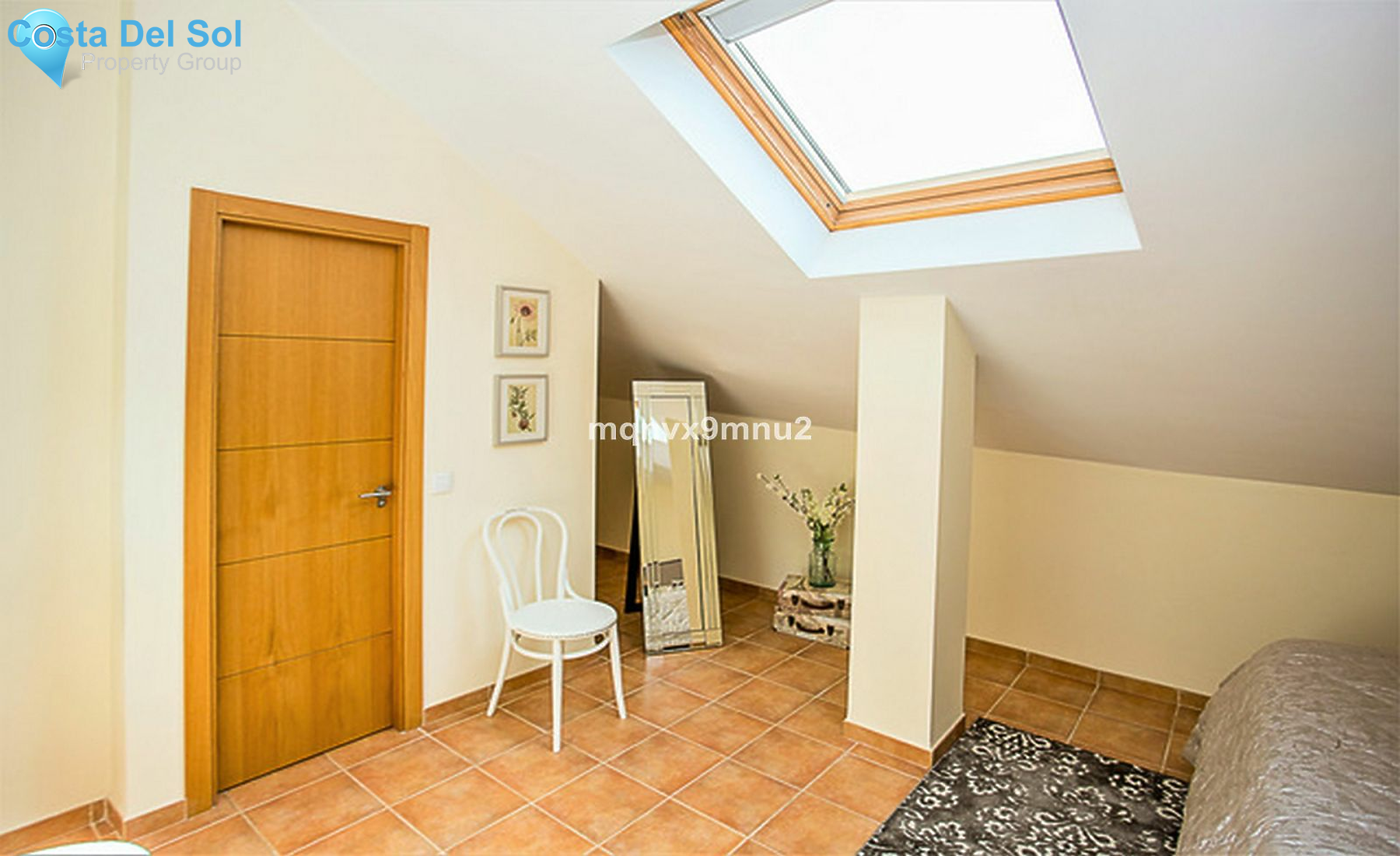 Top Floor Apartment in Marbella-1190000