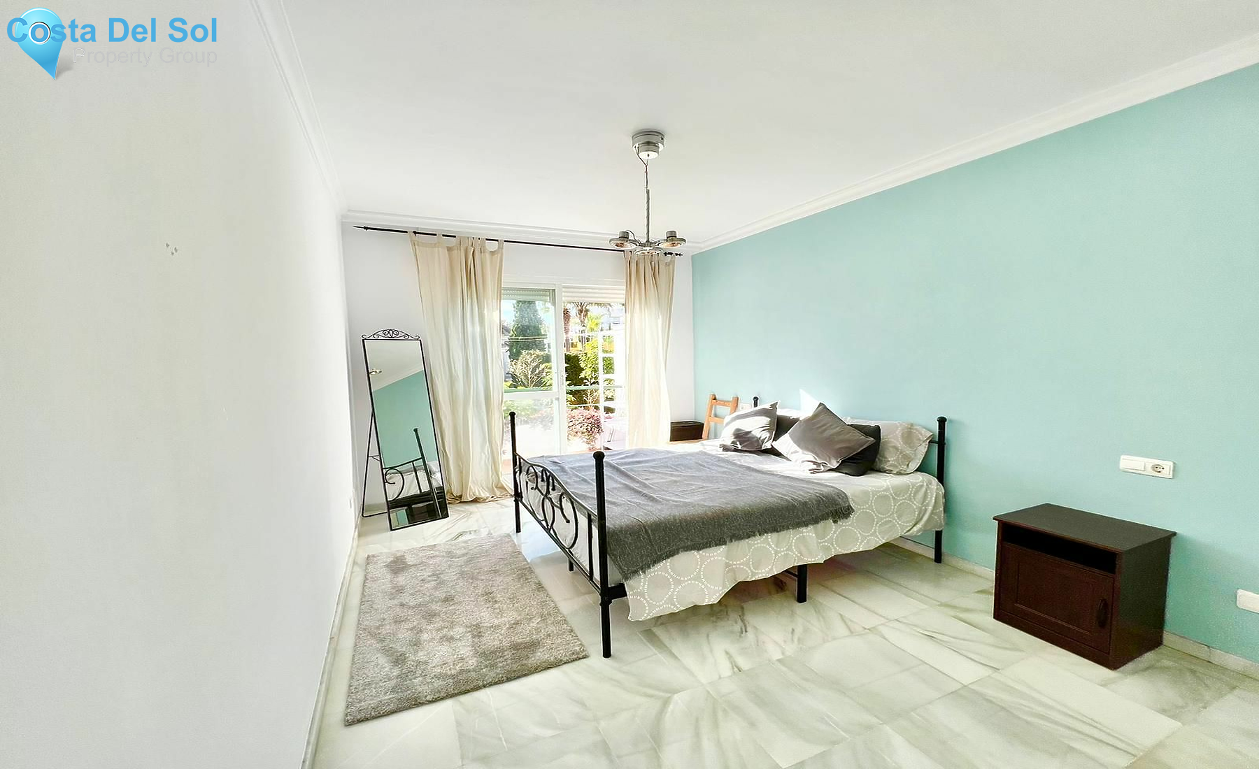 Top Floor Apartment in Marbella-1548802
