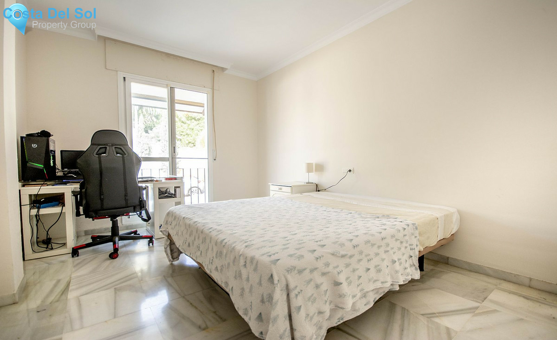 Top Floor Apartment in Nueva Andalucía-1405596