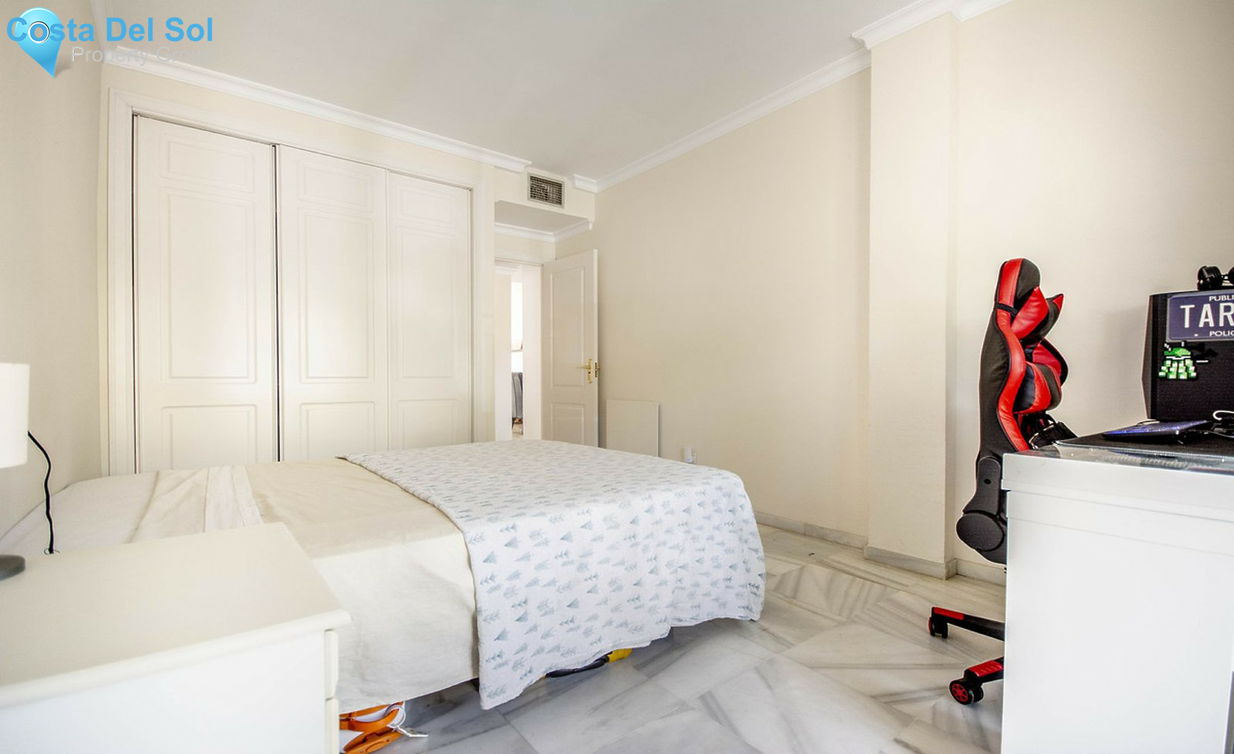 Top Floor Apartment in Nueva Andalucía-1405597