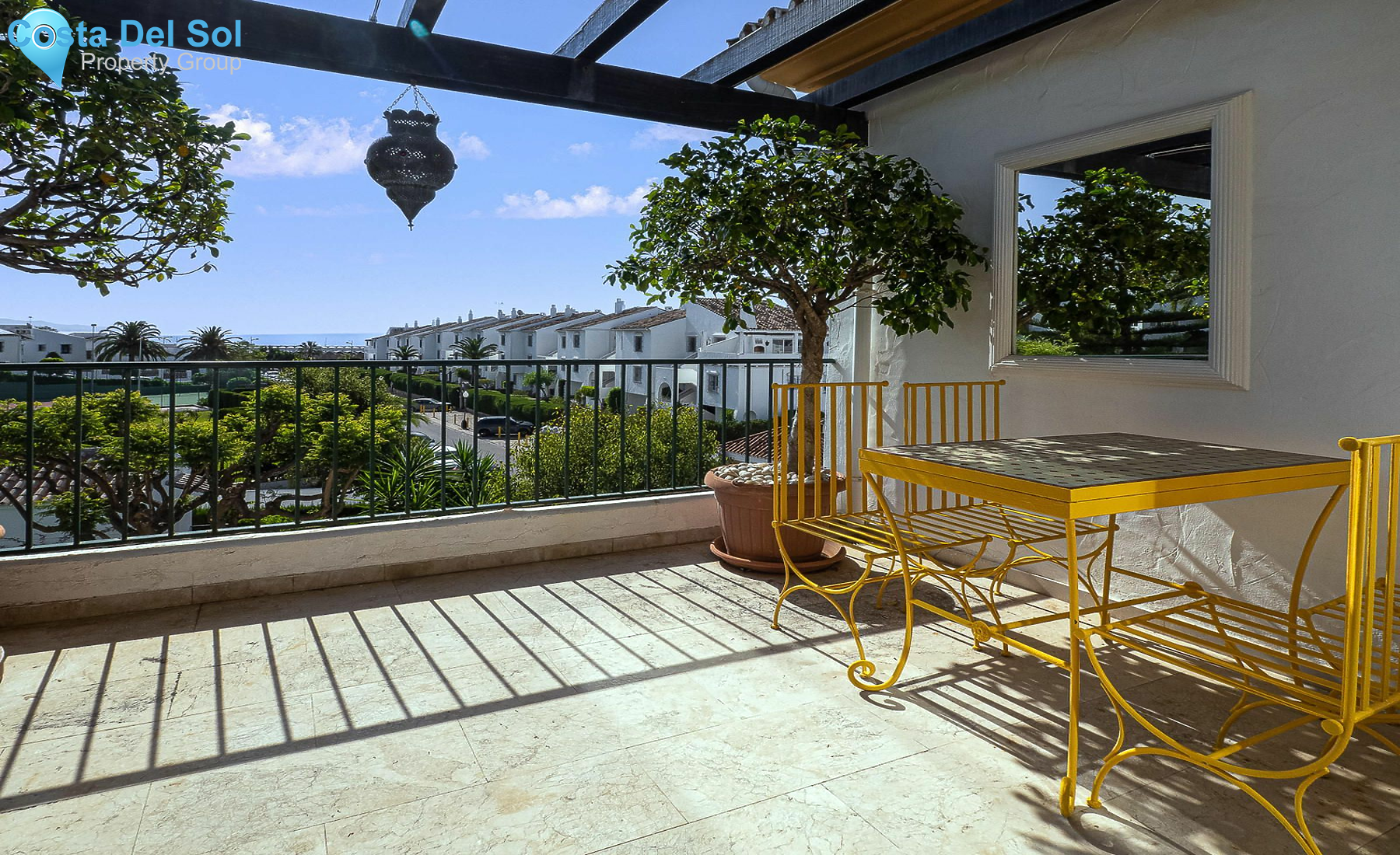 Top Floor Apartment in Nueva Andalucía