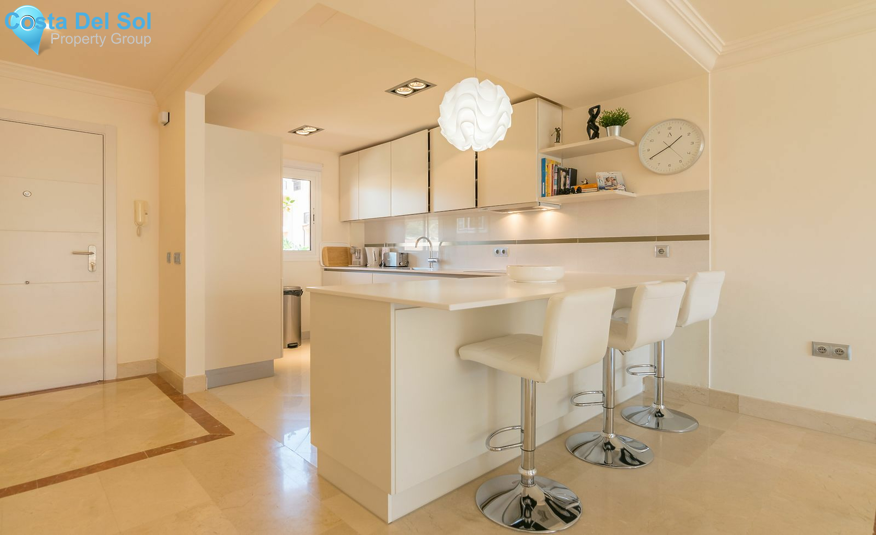 Top Floor Apartment in Nueva Andalucía-1386047