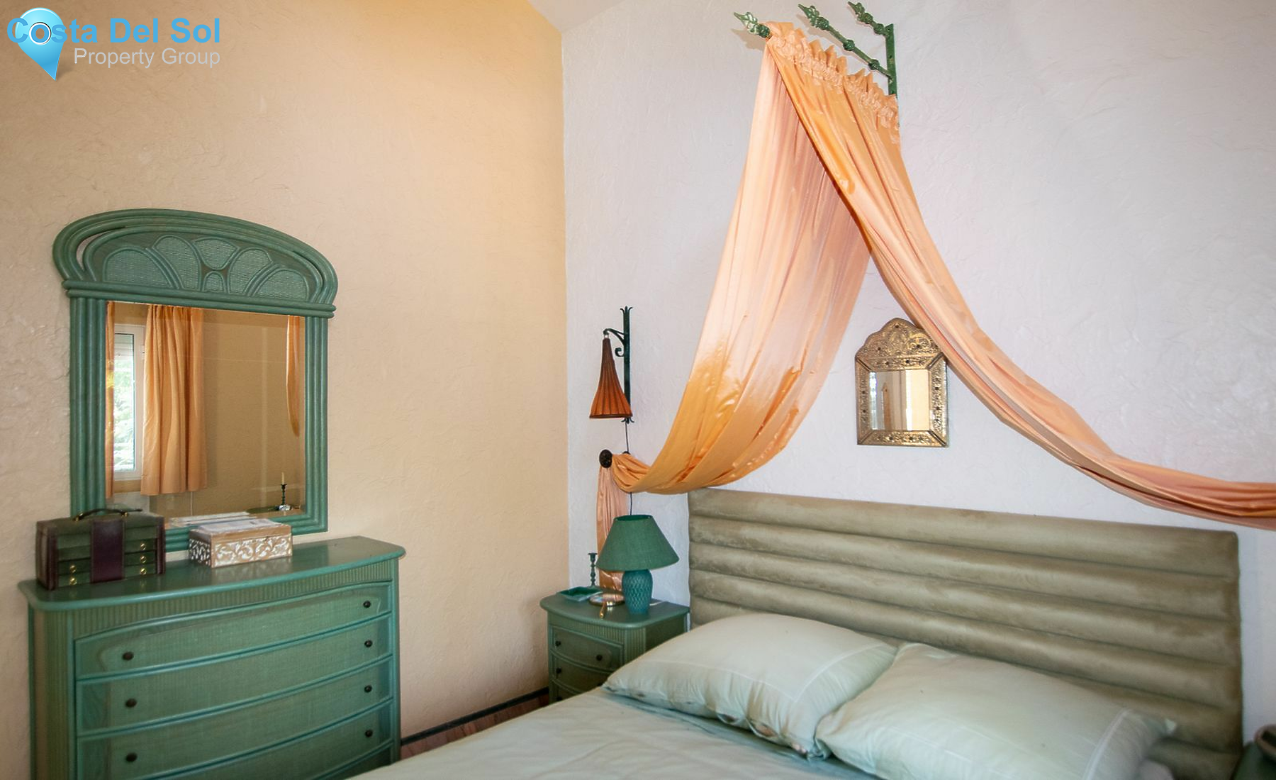 Top Floor Apartment in Nueva Andalucía-1425925
