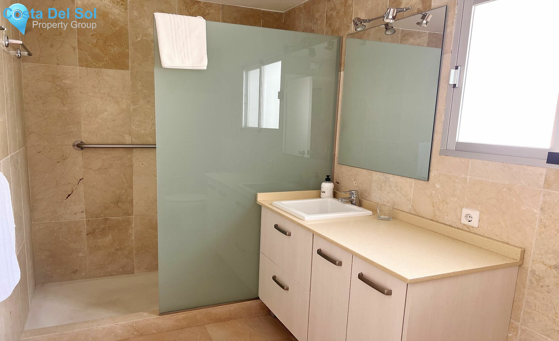 Top Floor Apartment in Nueva Andalucía-1494793