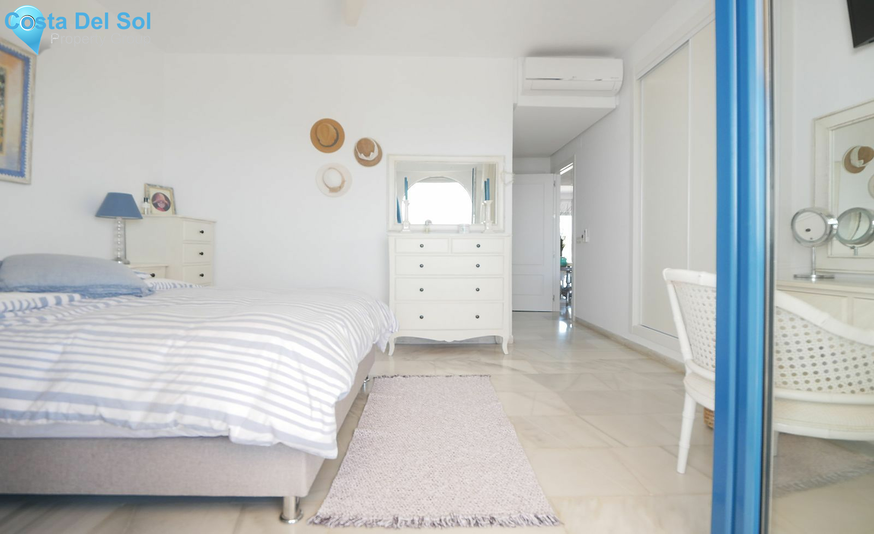 Top Floor Apartment in Puerto de Cabopino-1147813
