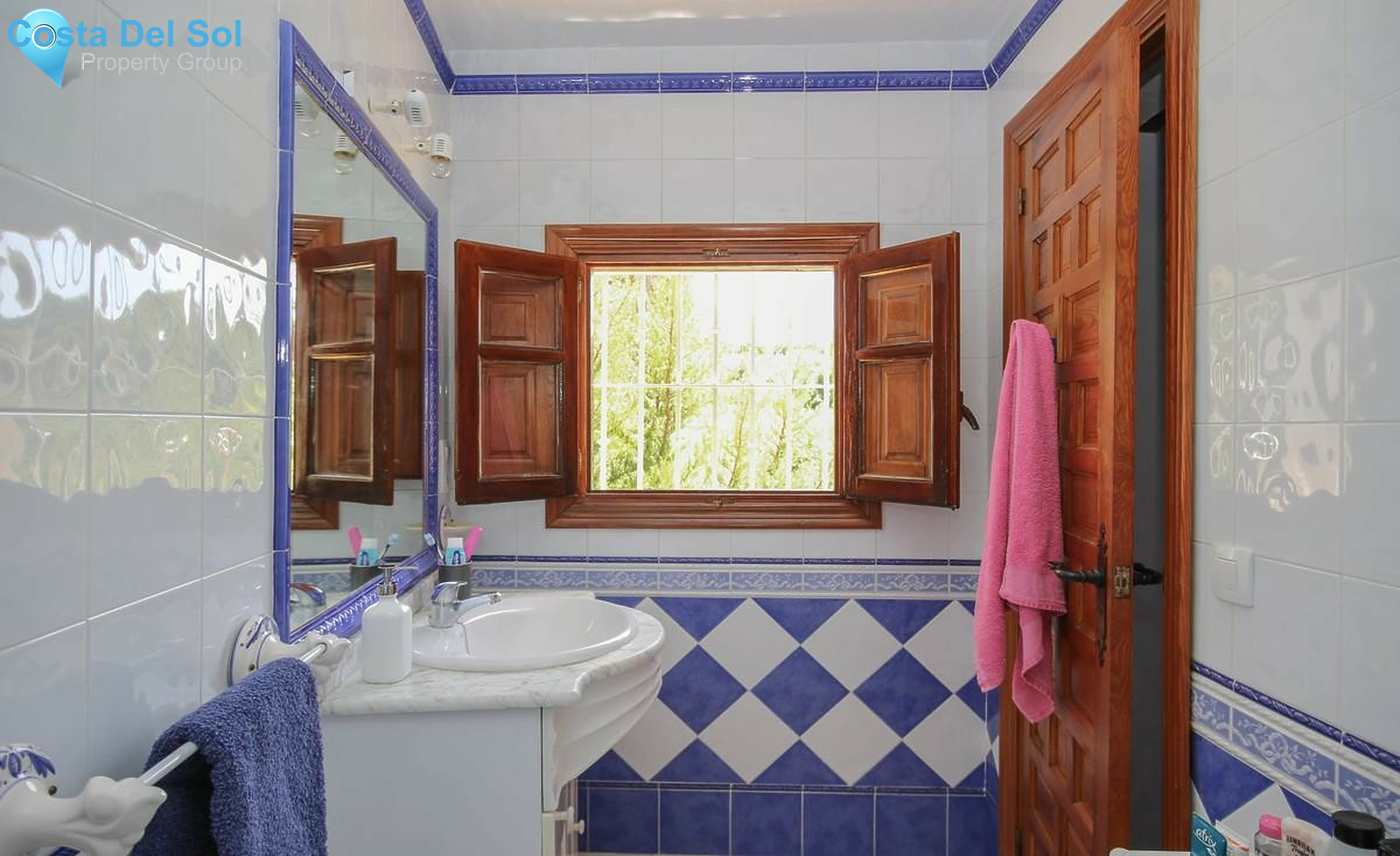 Townhouse in Alhaurín el Grande-1360407