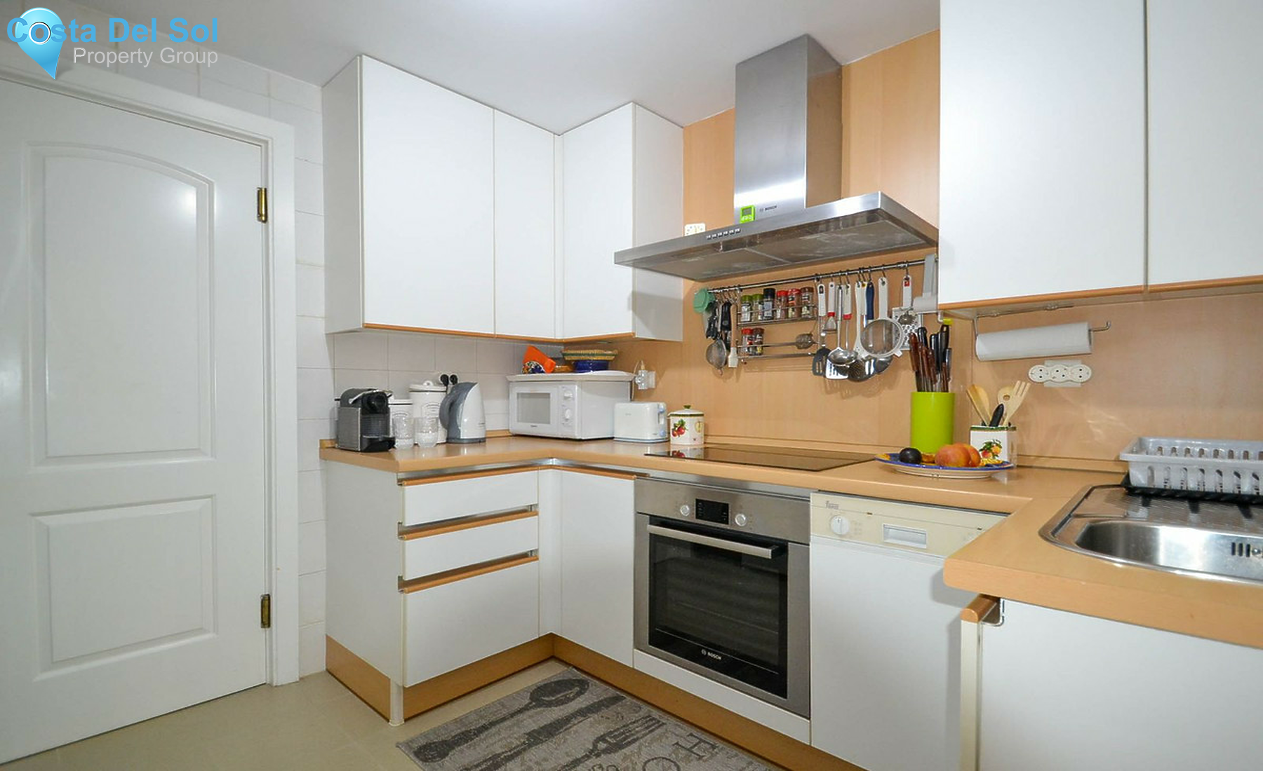 Townhouse in New Golden Mile-1268382