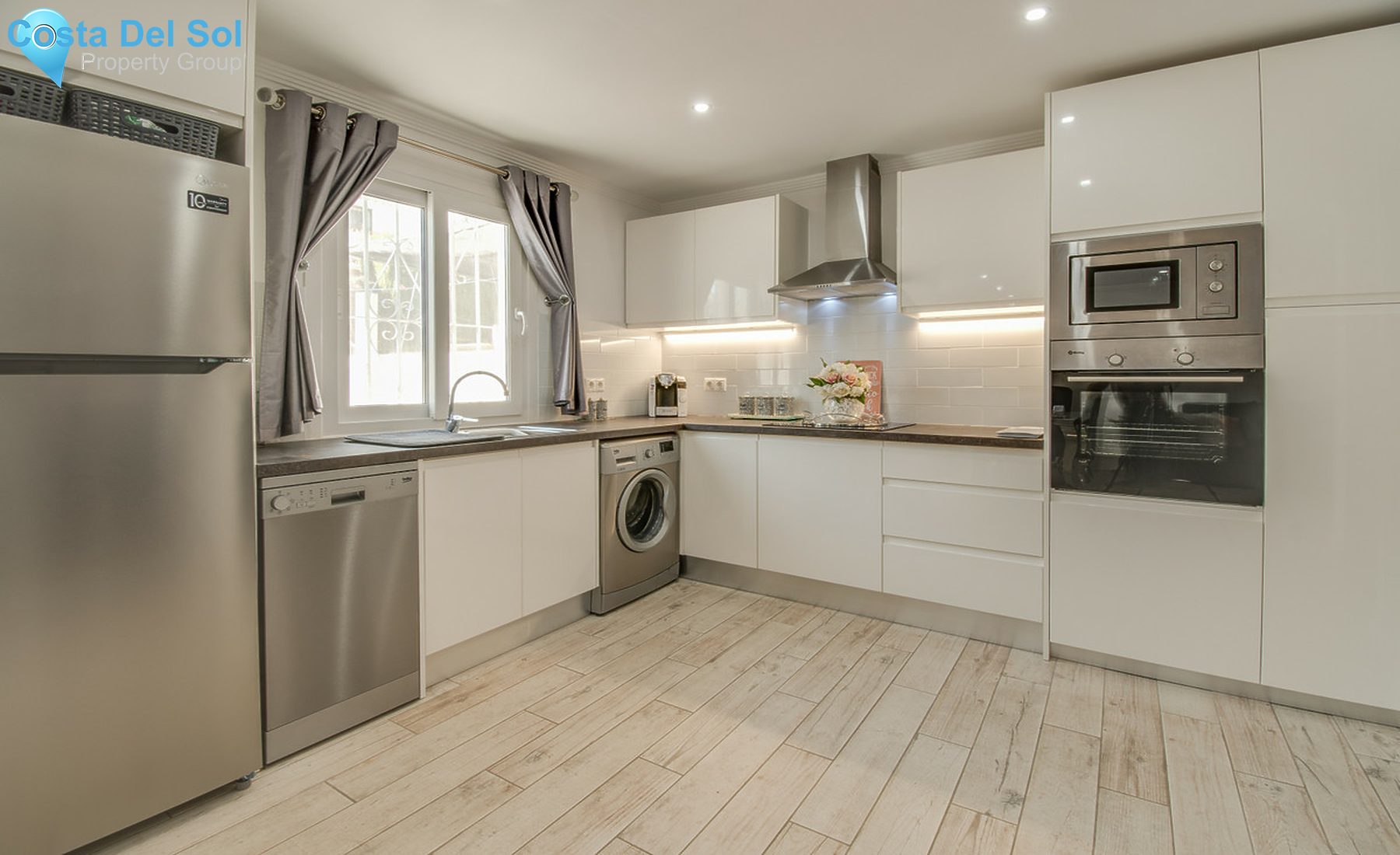 Townhouse in New Golden Mile-1324713