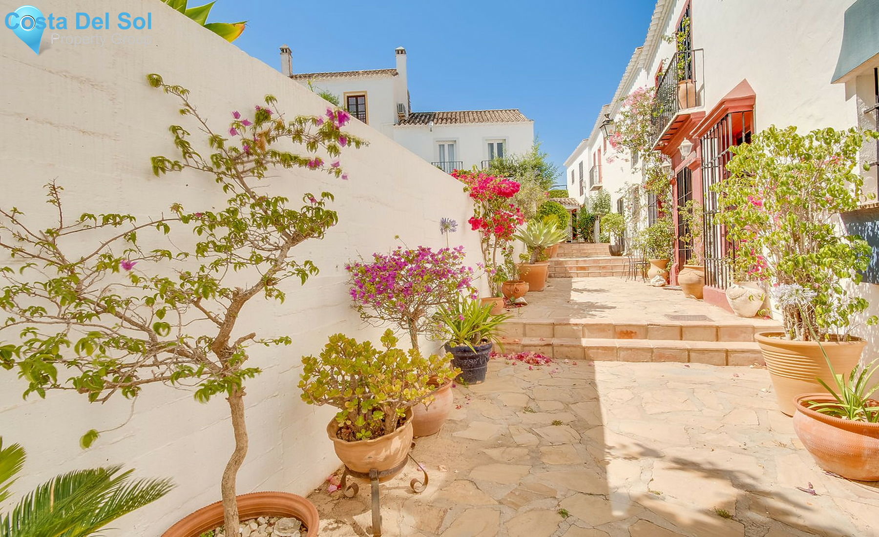 Townhouse in Nueva Andalucía-1248076