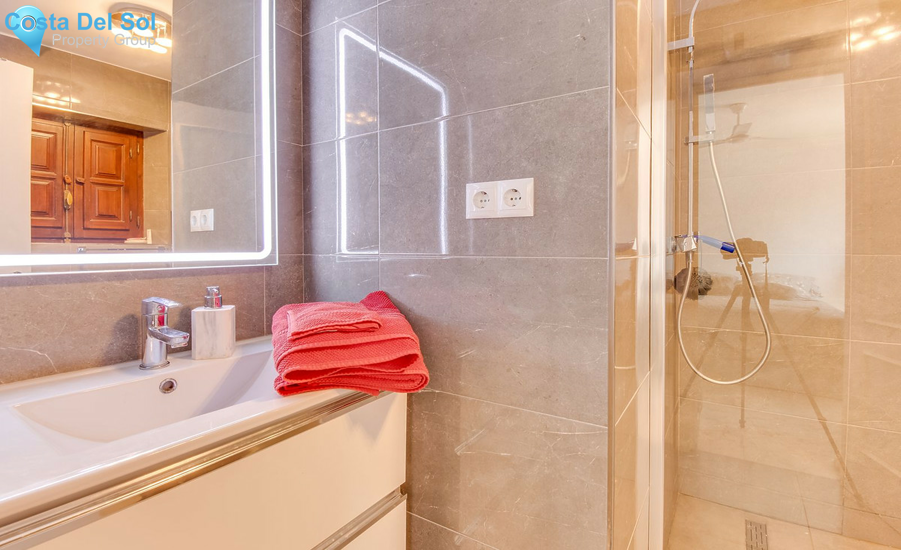 Townhouse in Nueva Andalucía-1248081