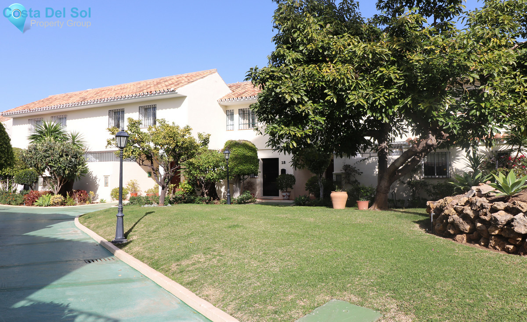 Townhouse in Nueva Andalucía-1310177