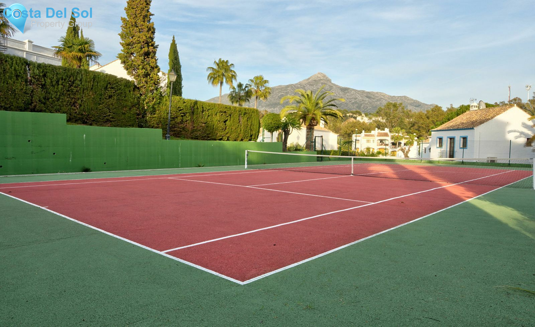 Townhouse in Nueva Andalucía-1127102