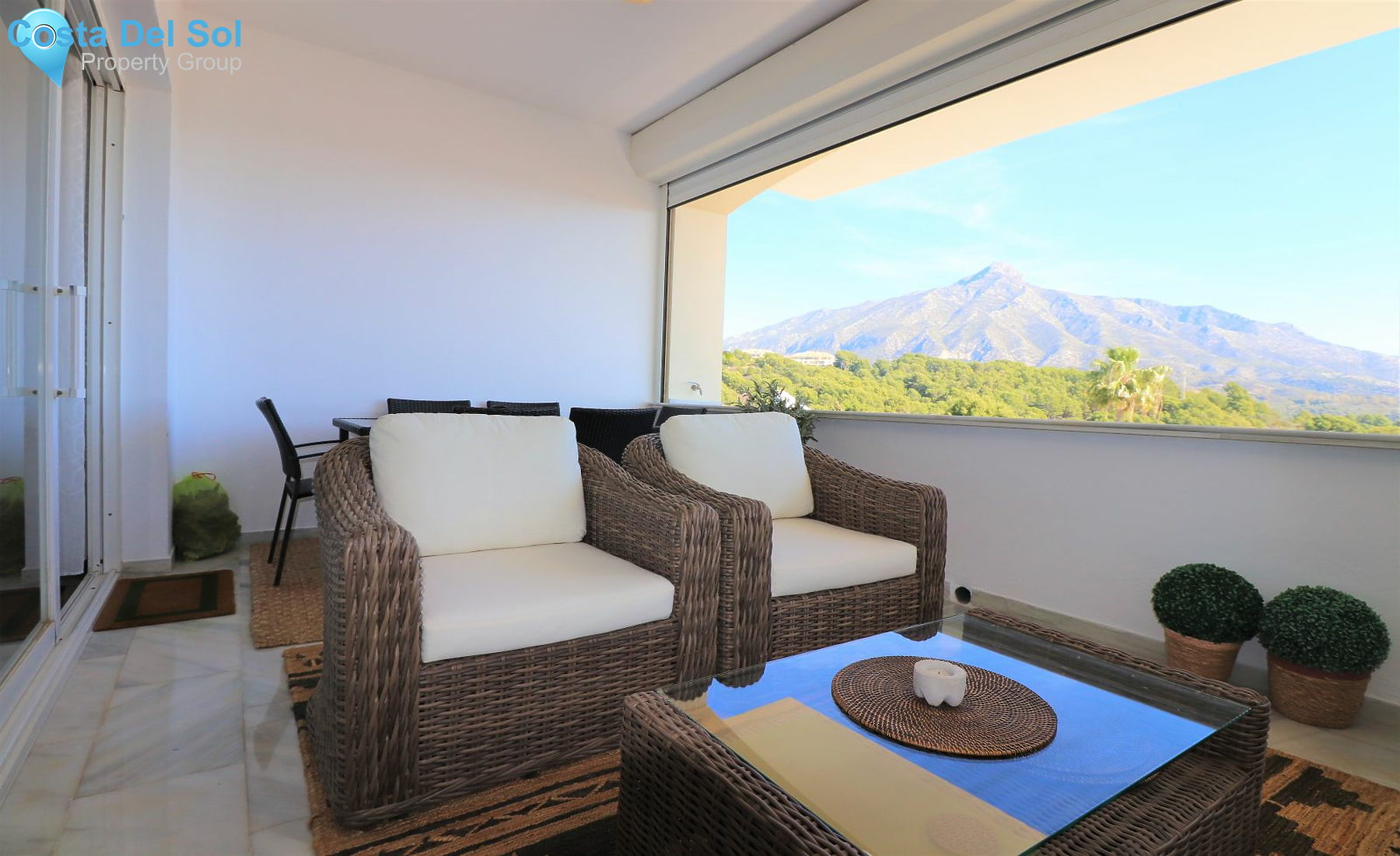 Townhouse in Nueva Andalucía-1140111