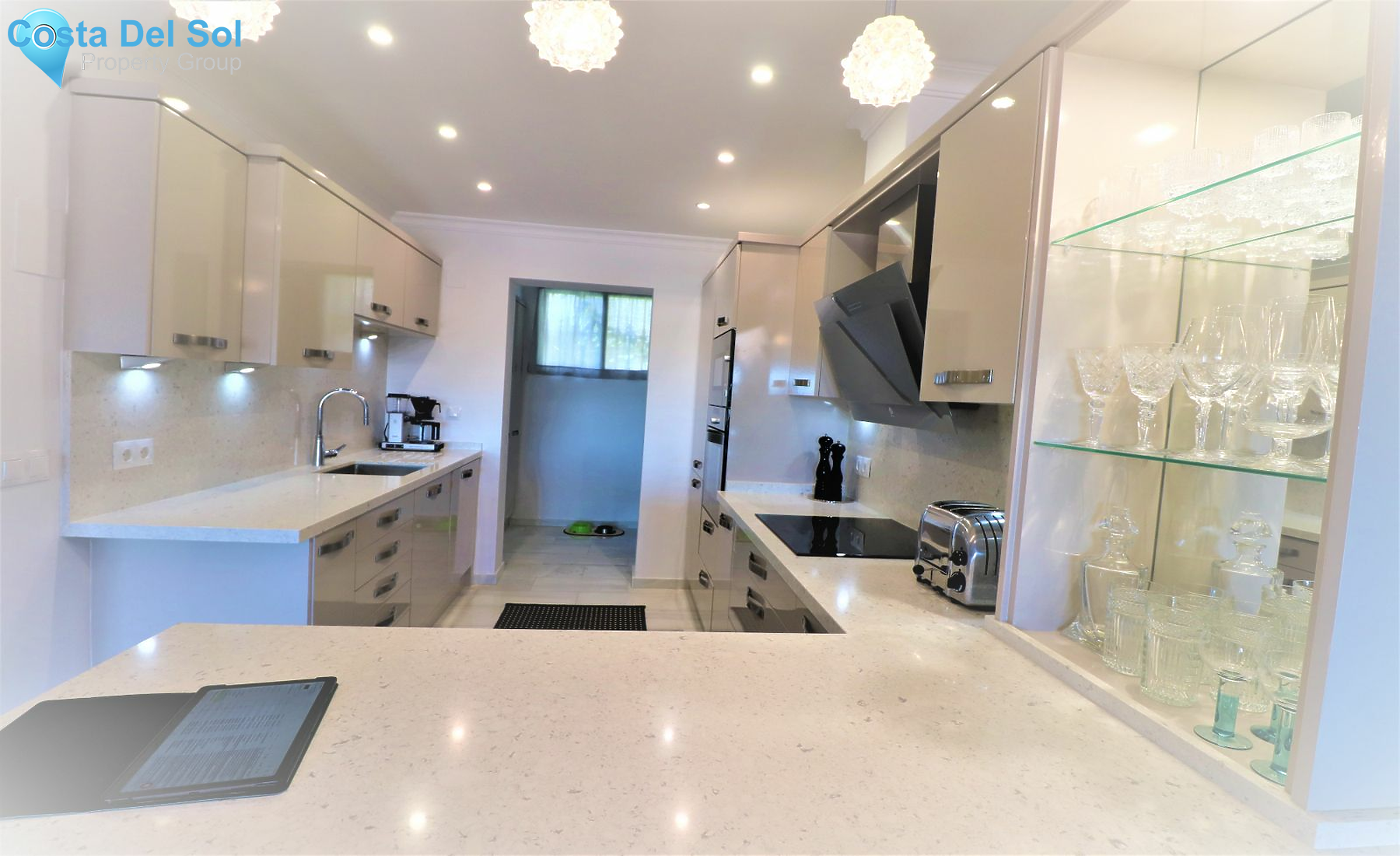 Townhouse in Nueva Andalucía-1140118