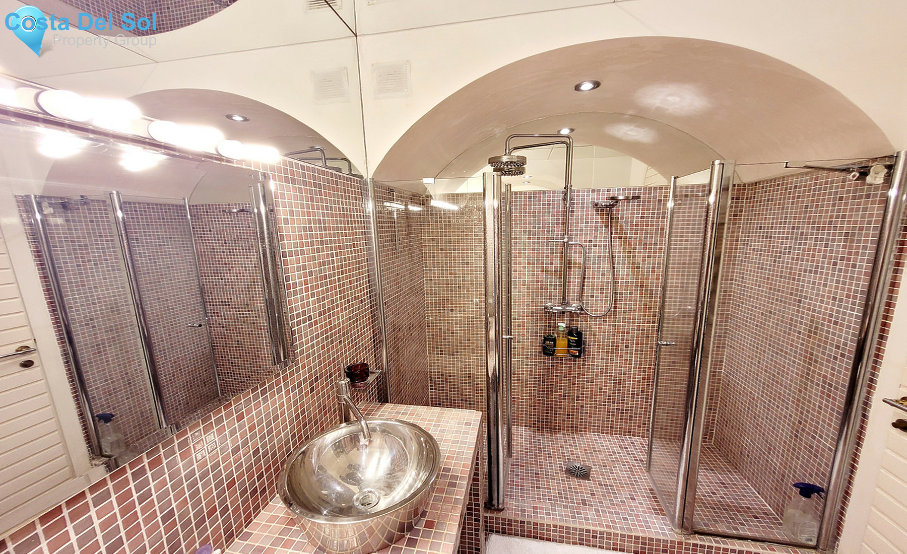 Townhouse in The Golden Mile-1329573