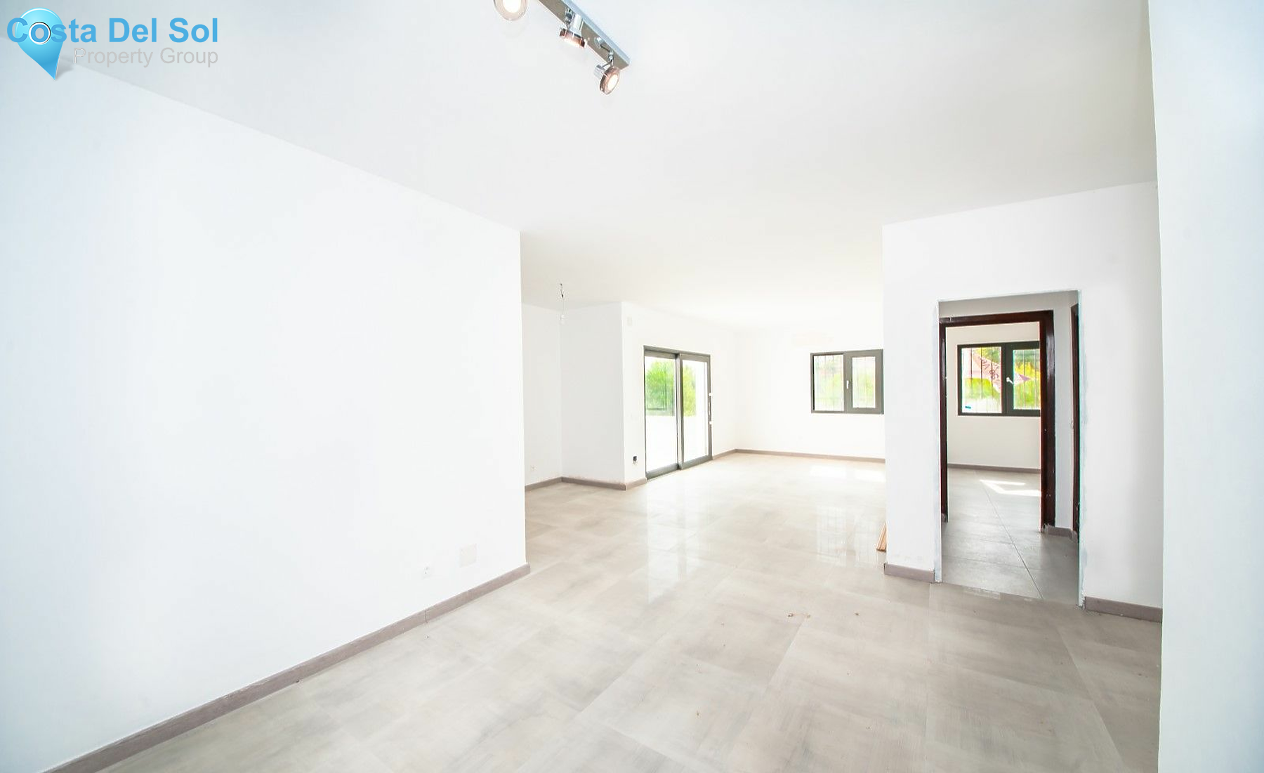 Commercial Premises in Benalmadena Costa-1417850