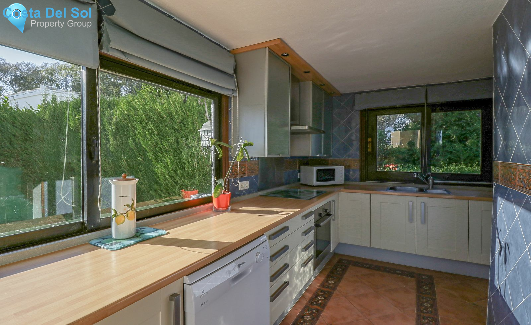 Detached Villa in Calahonda-1143318