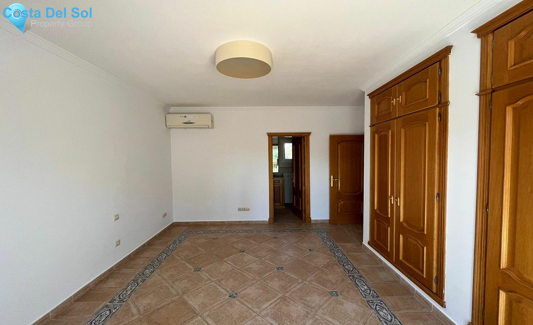 Detached Villa in Estepona-1191727