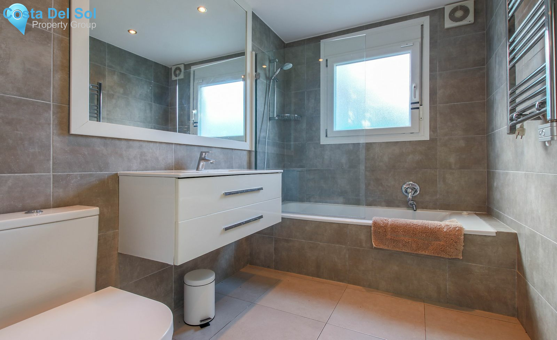 Detached Villa in New Golden Mile-1417053