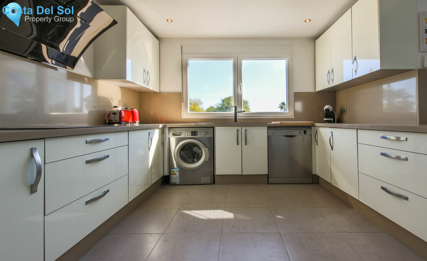 Detached Villa in New Golden Mile-1417040