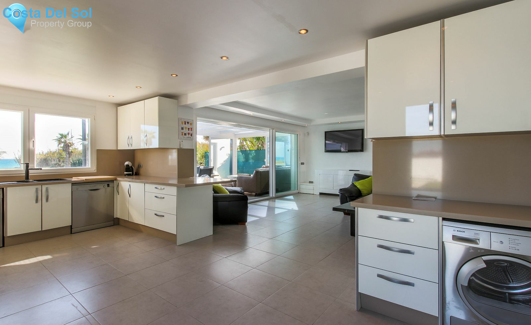 Detached Villa in New Golden Mile-1417045