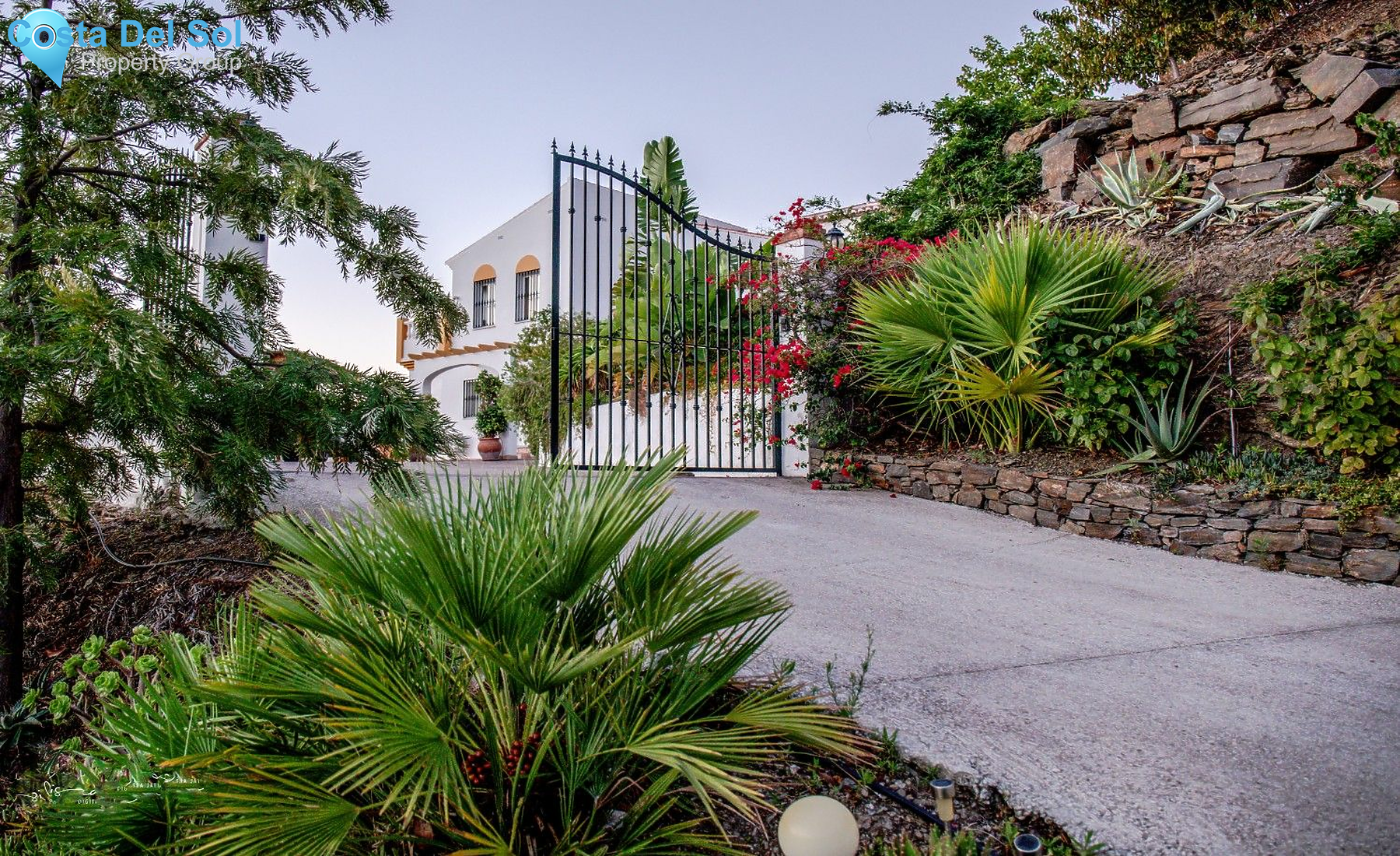 Detached Villa in Sayalonga-1145613