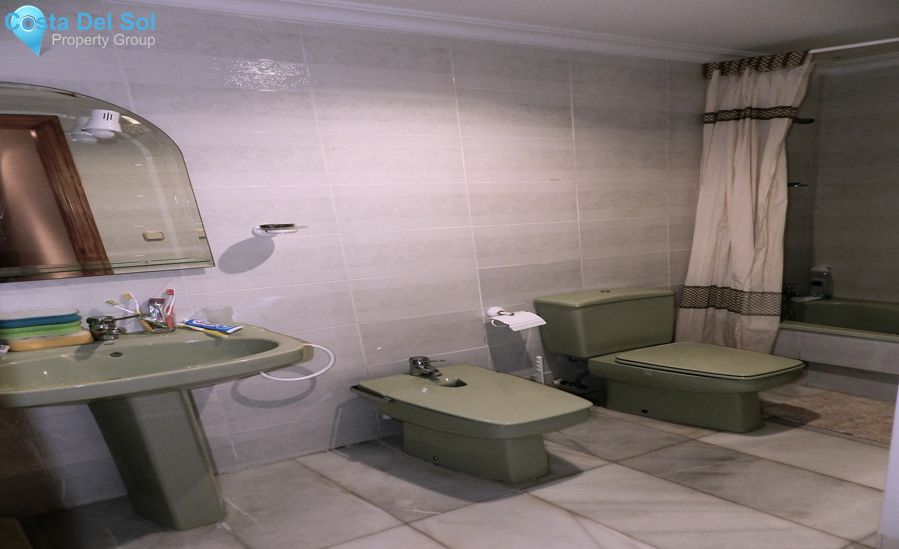 Ground Floor Apartment in Bel Air-1420534