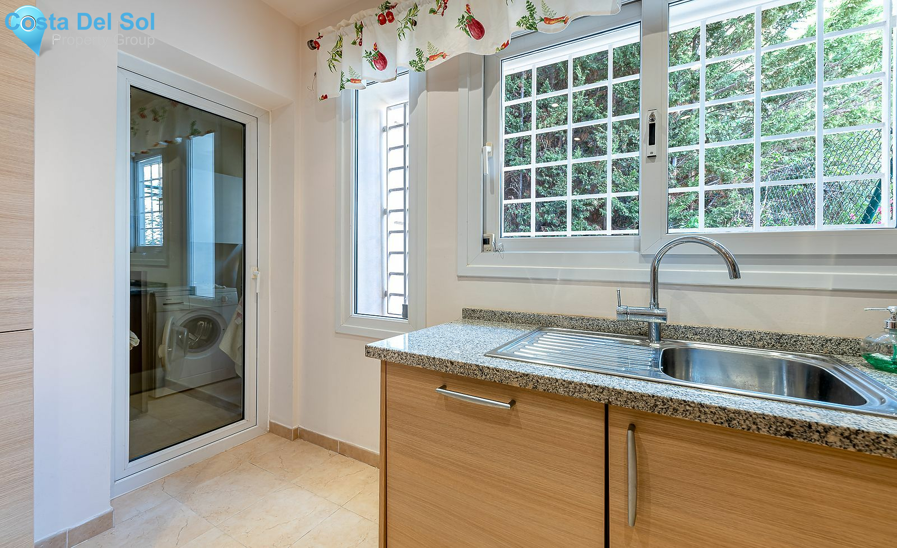 Ground Floor Apartment in Benahavís-1516024