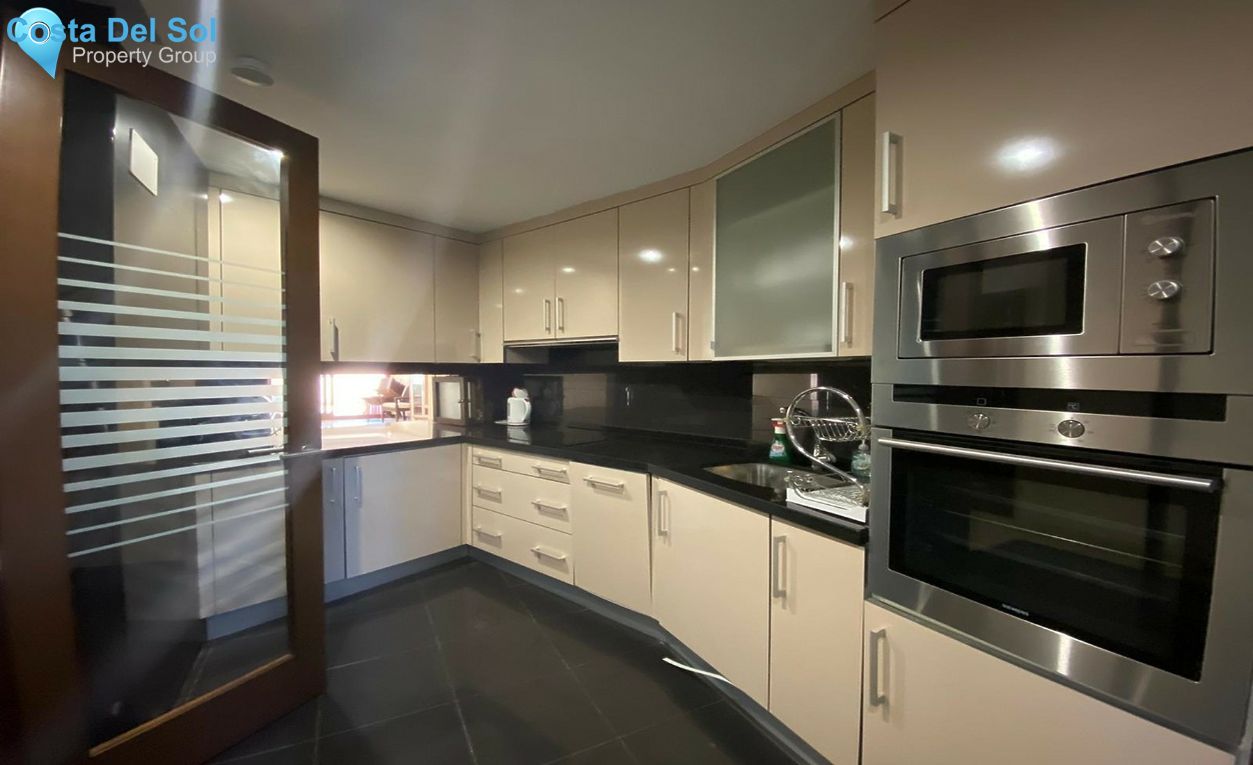 Ground Floor Apartment in Estepona-1243844