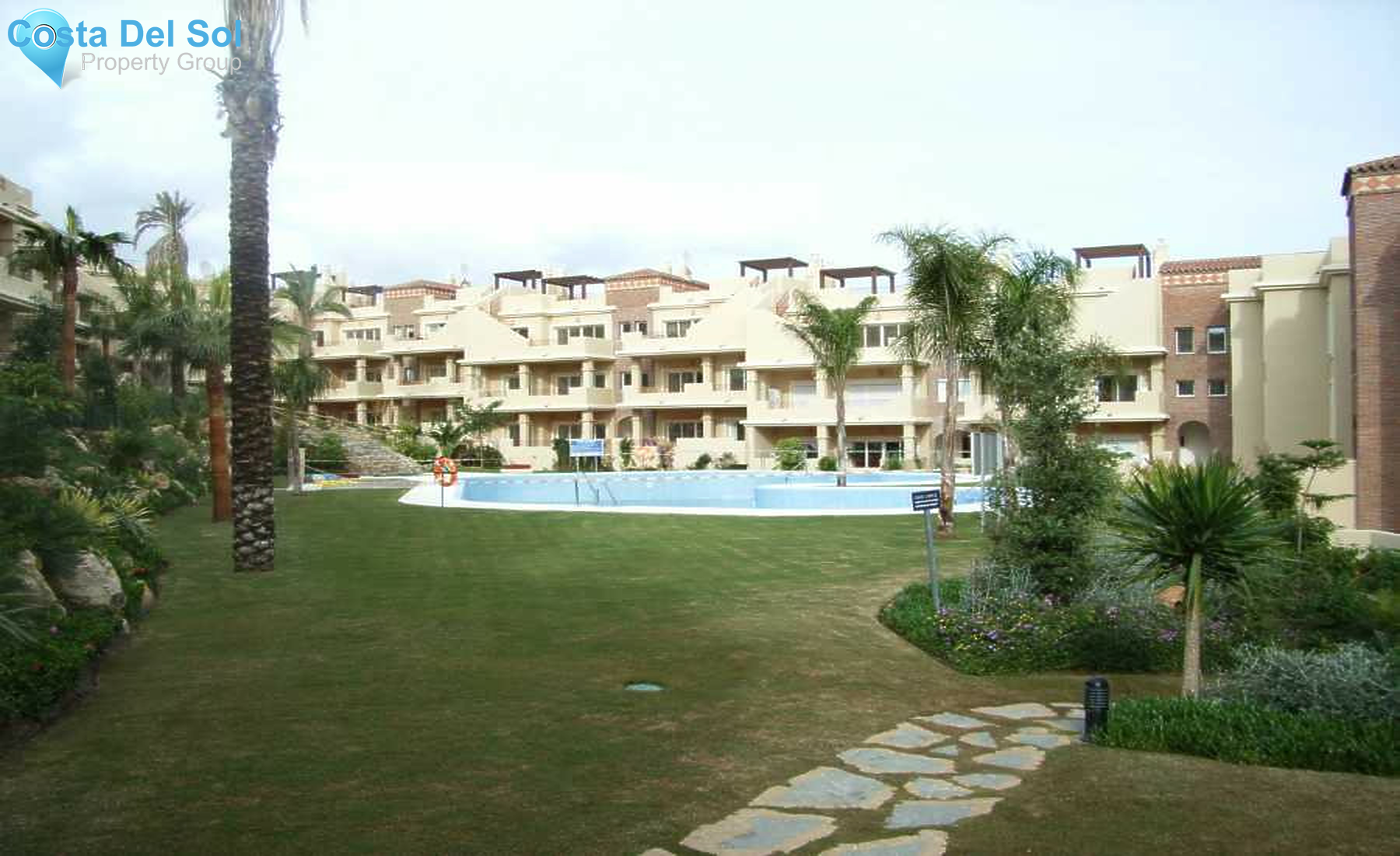 Ground Floor Apartment in Estepona-1350524