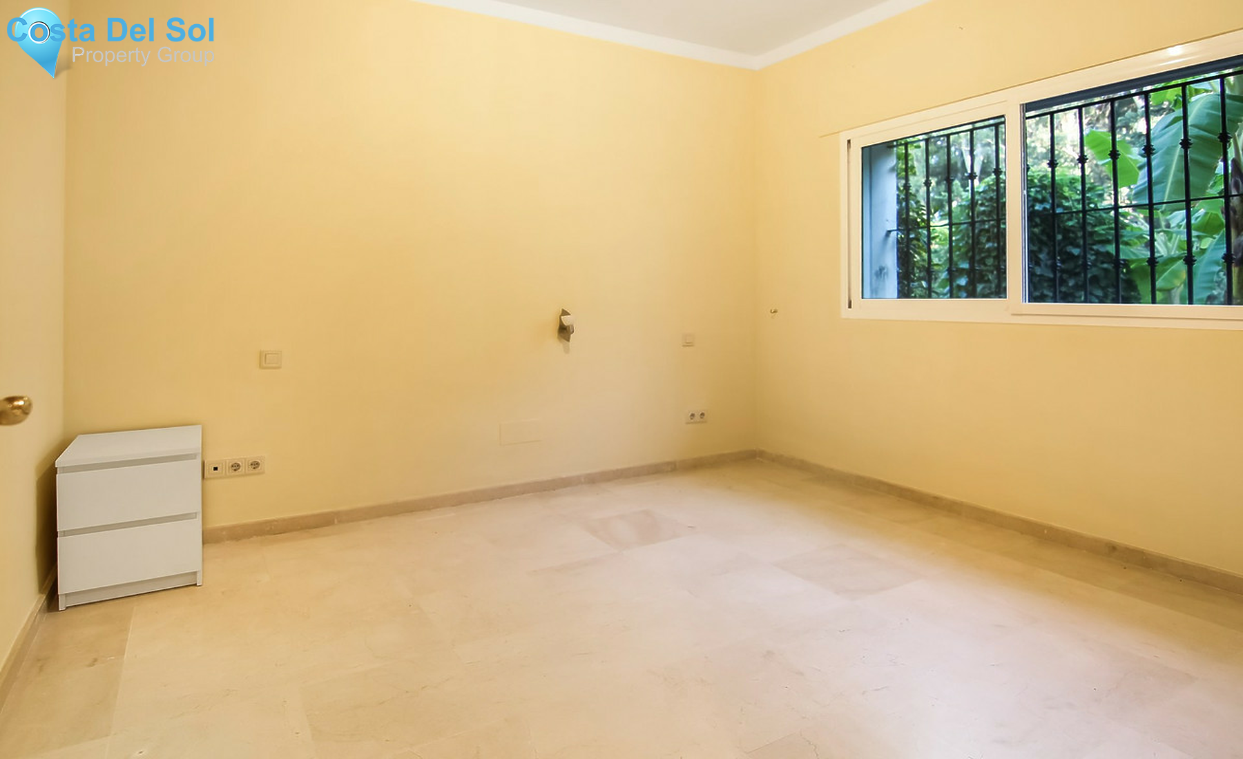 Ground Floor Apartment in Estepona-1381265