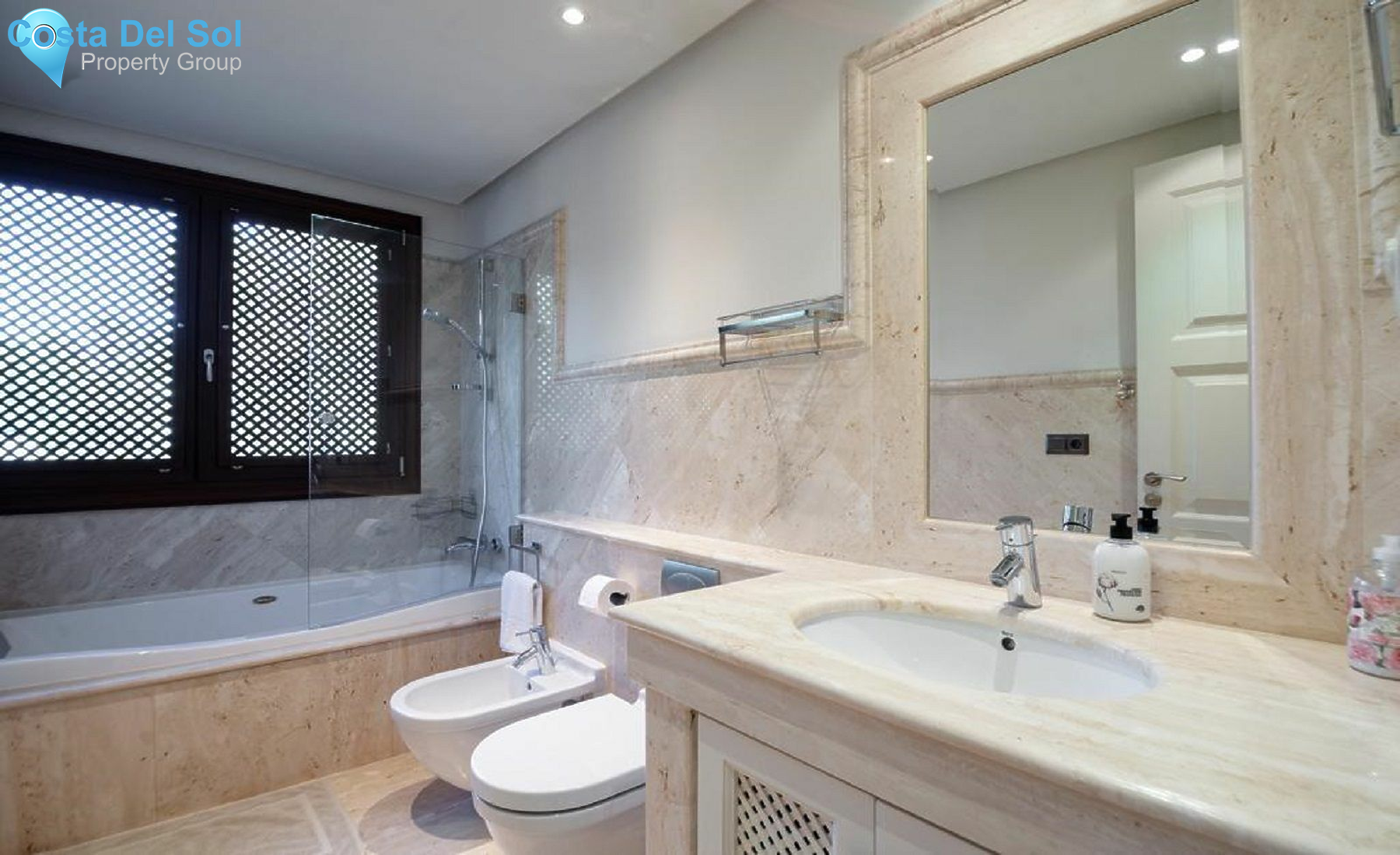 Ground Floor Apartment in Estepona-1129196