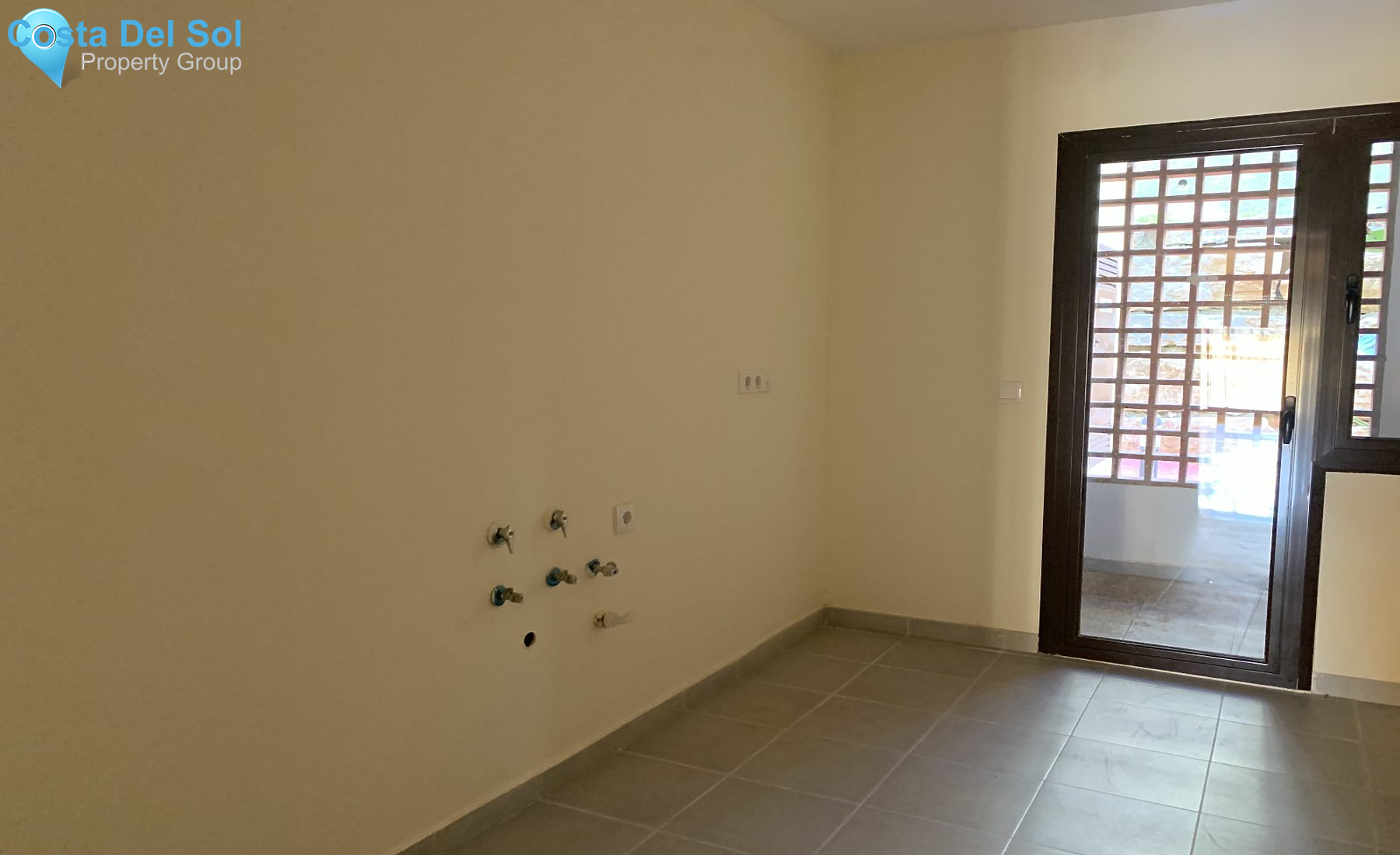 Ground Floor Apartment in Estepona-1155610