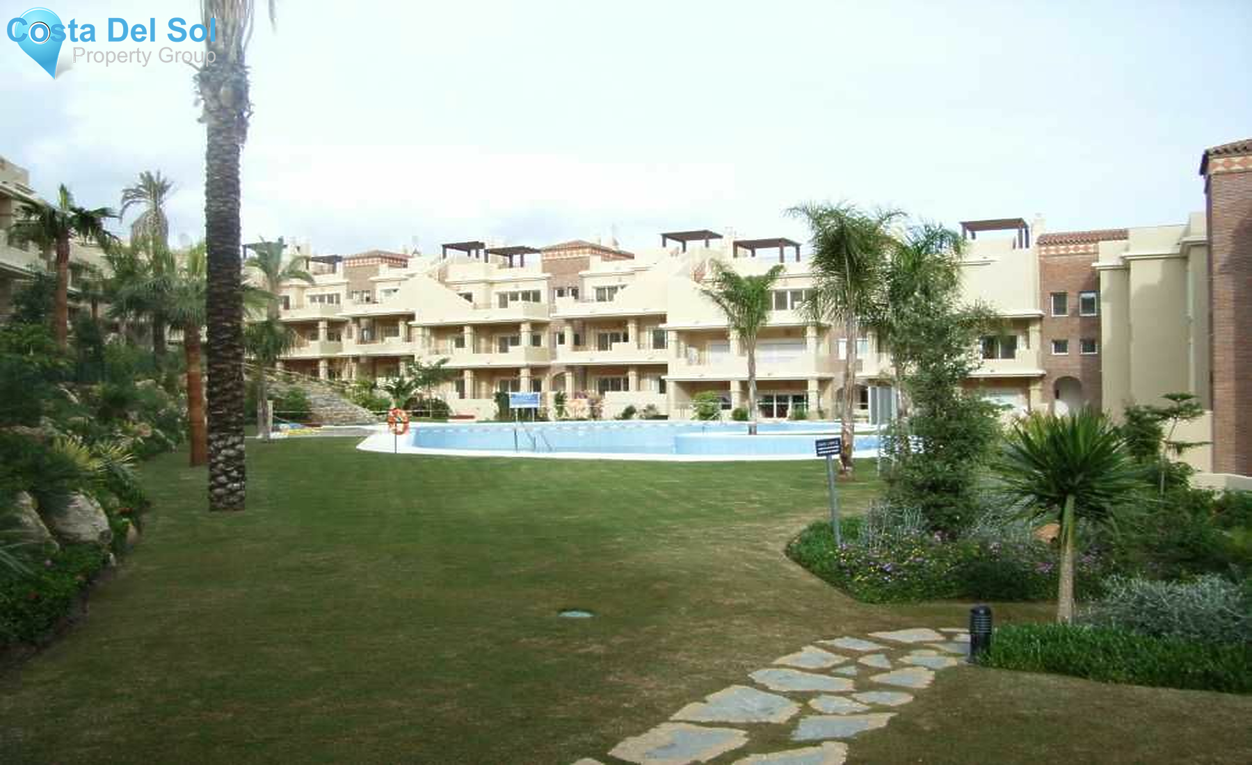 Ground Floor Apartment in Estepona-1189288