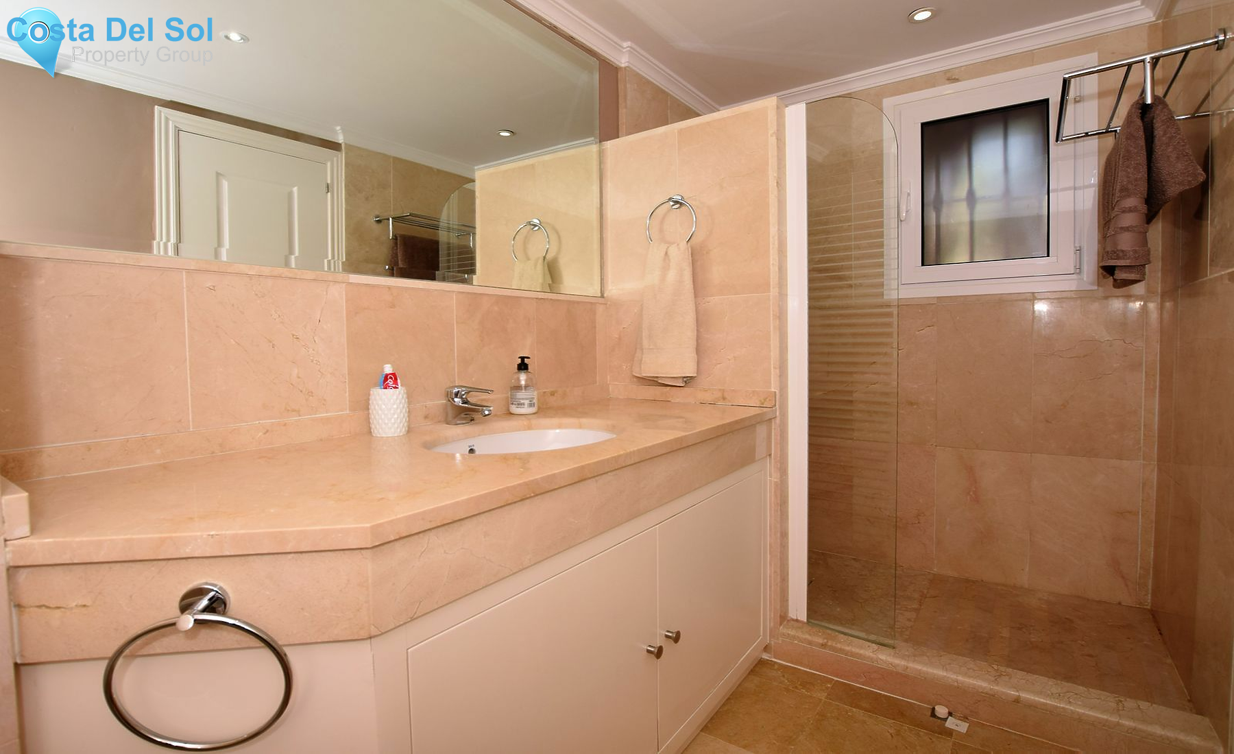 Ground Floor Apartment in Benahavís-1424208