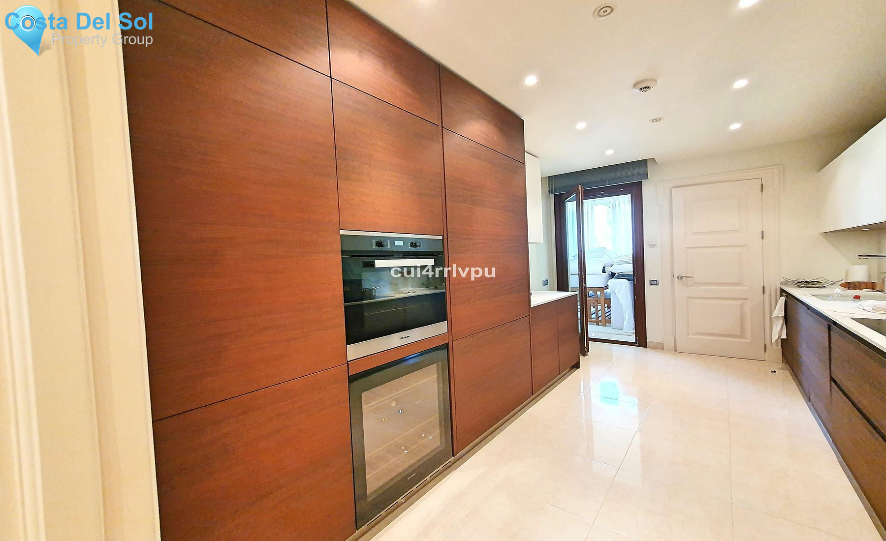 Ground Floor Apartment in Los Monteros-1135723