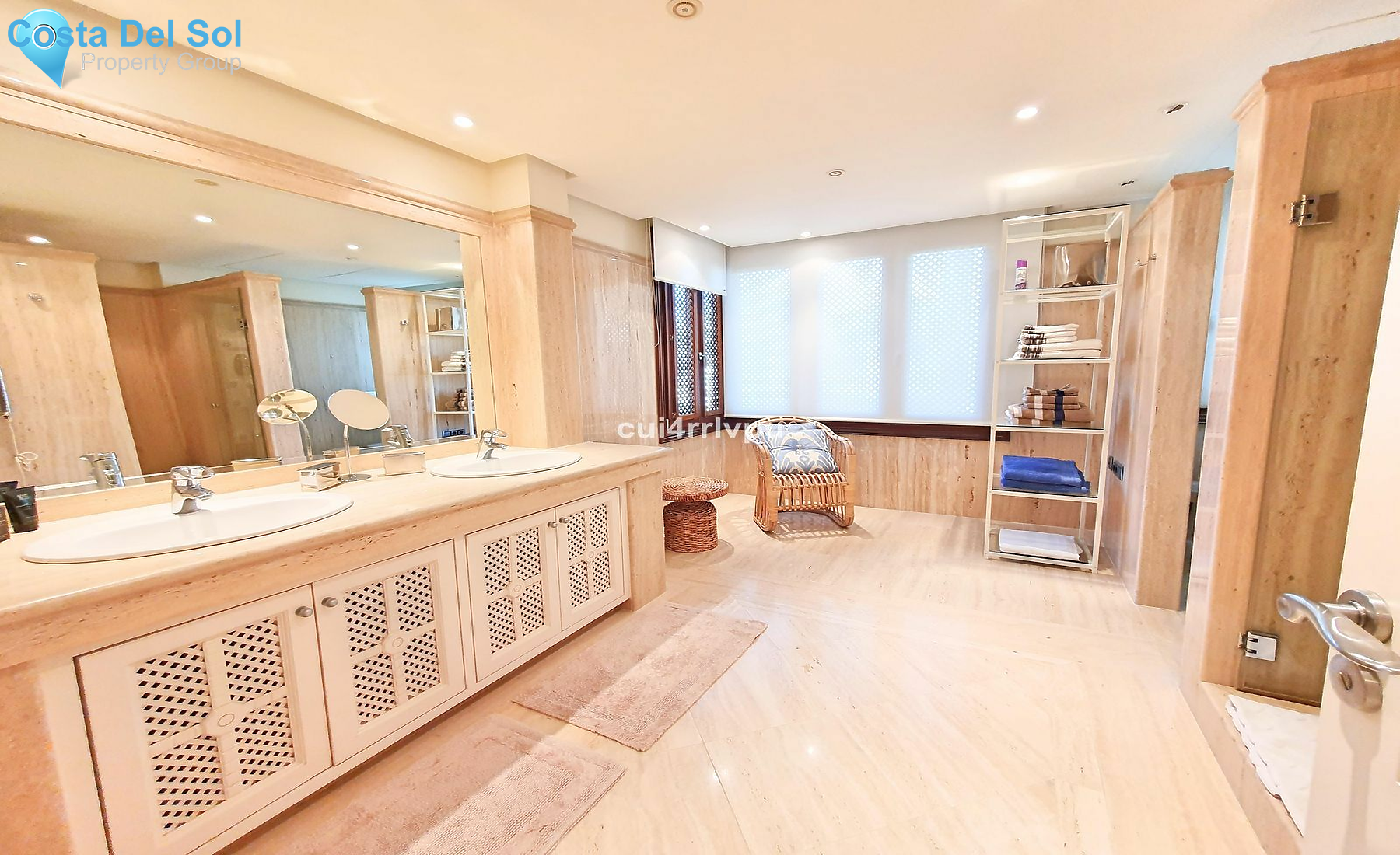 Ground Floor Apartment in Los Monteros-1135726