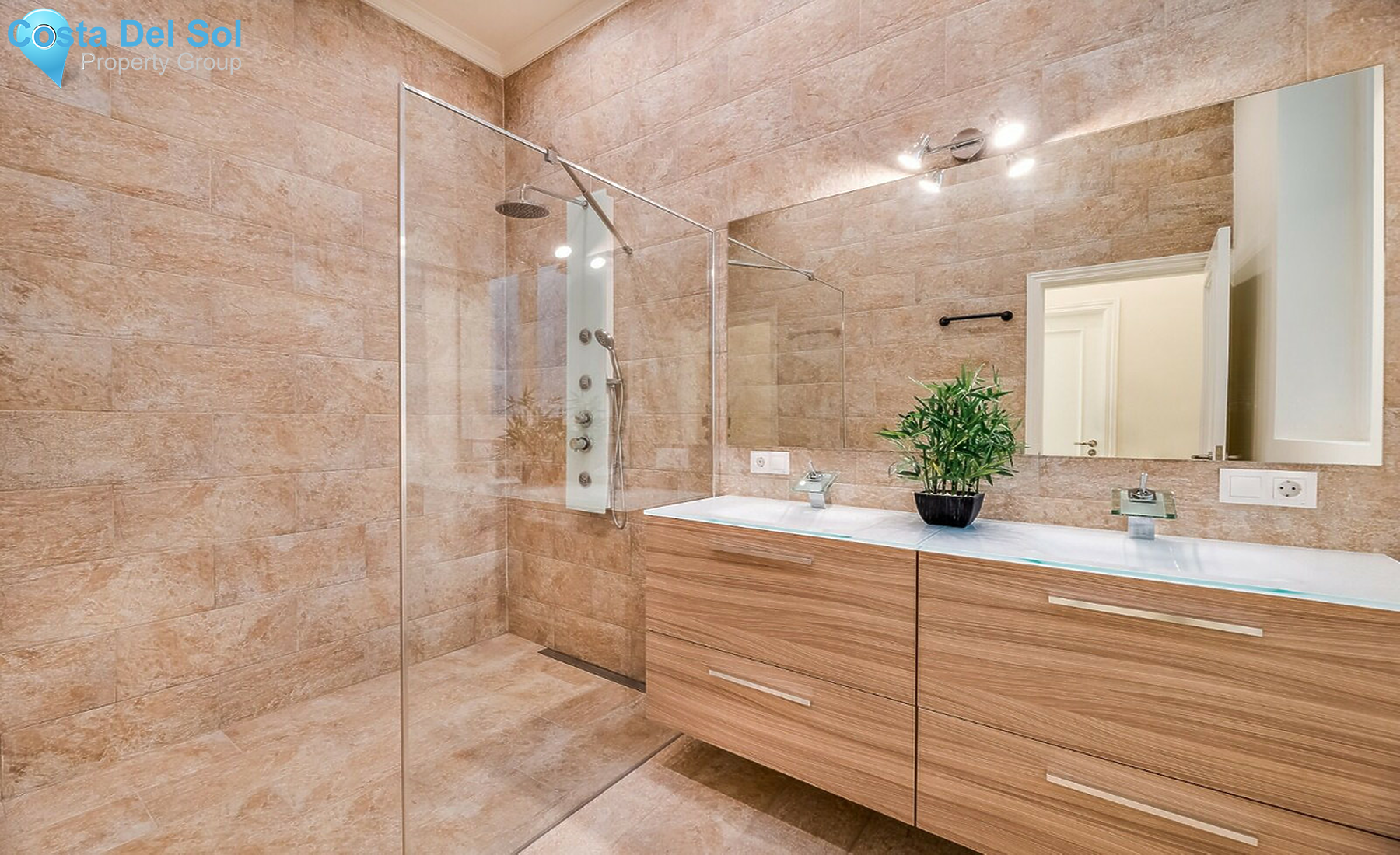 Ground Floor Apartment in Malaga Centro-1296318