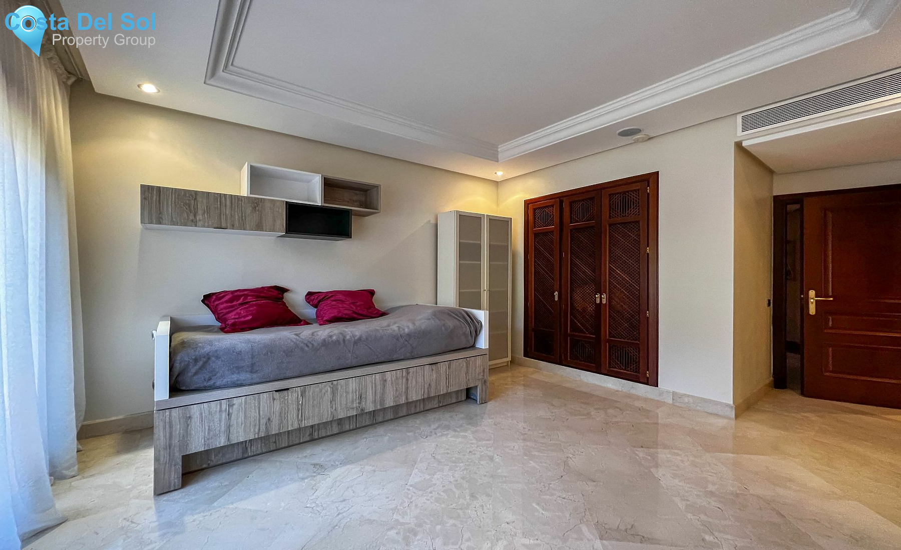 Ground Floor Apartment in New Golden Mile-1487307