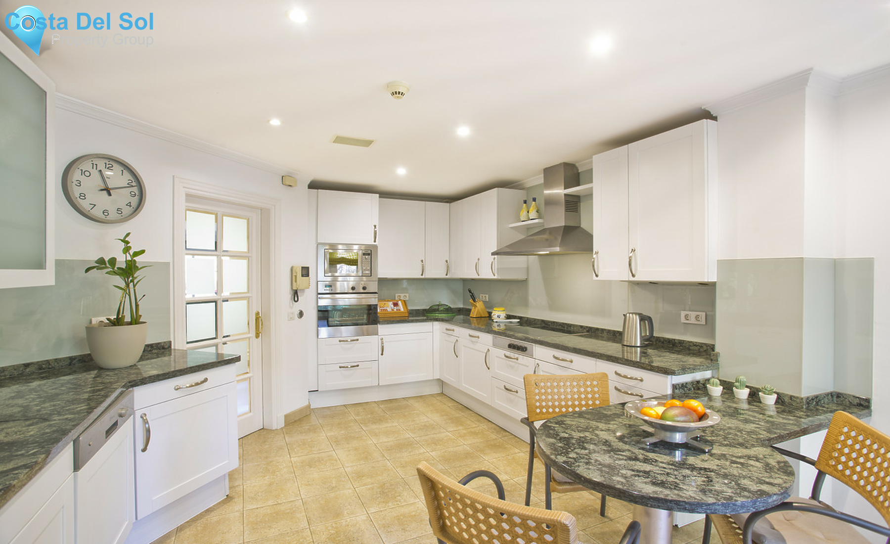 Ground Floor Apartment in Nueva Andalucía-1295590