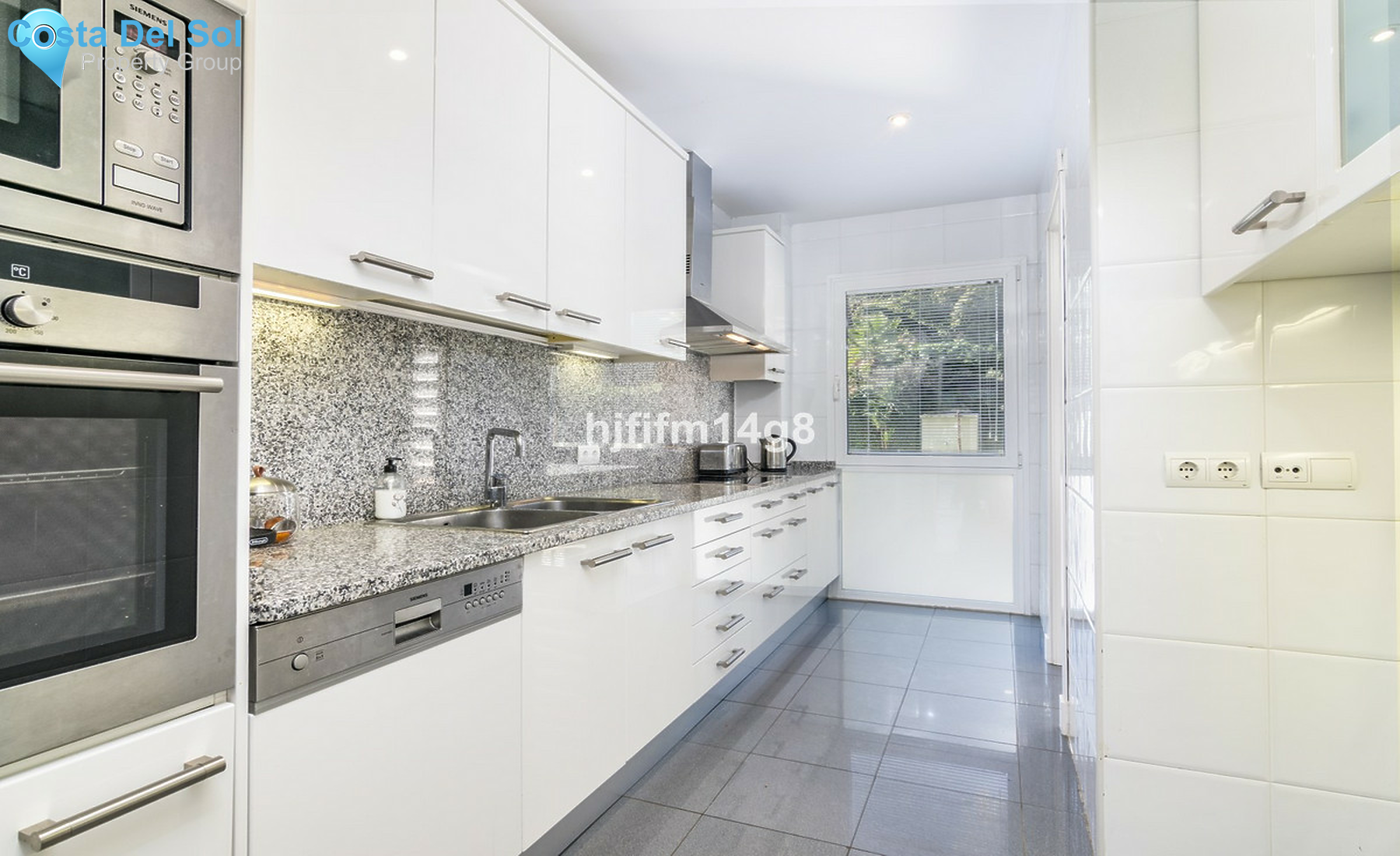 Ground Floor Apartment in Nueva Andalucía-1509698
