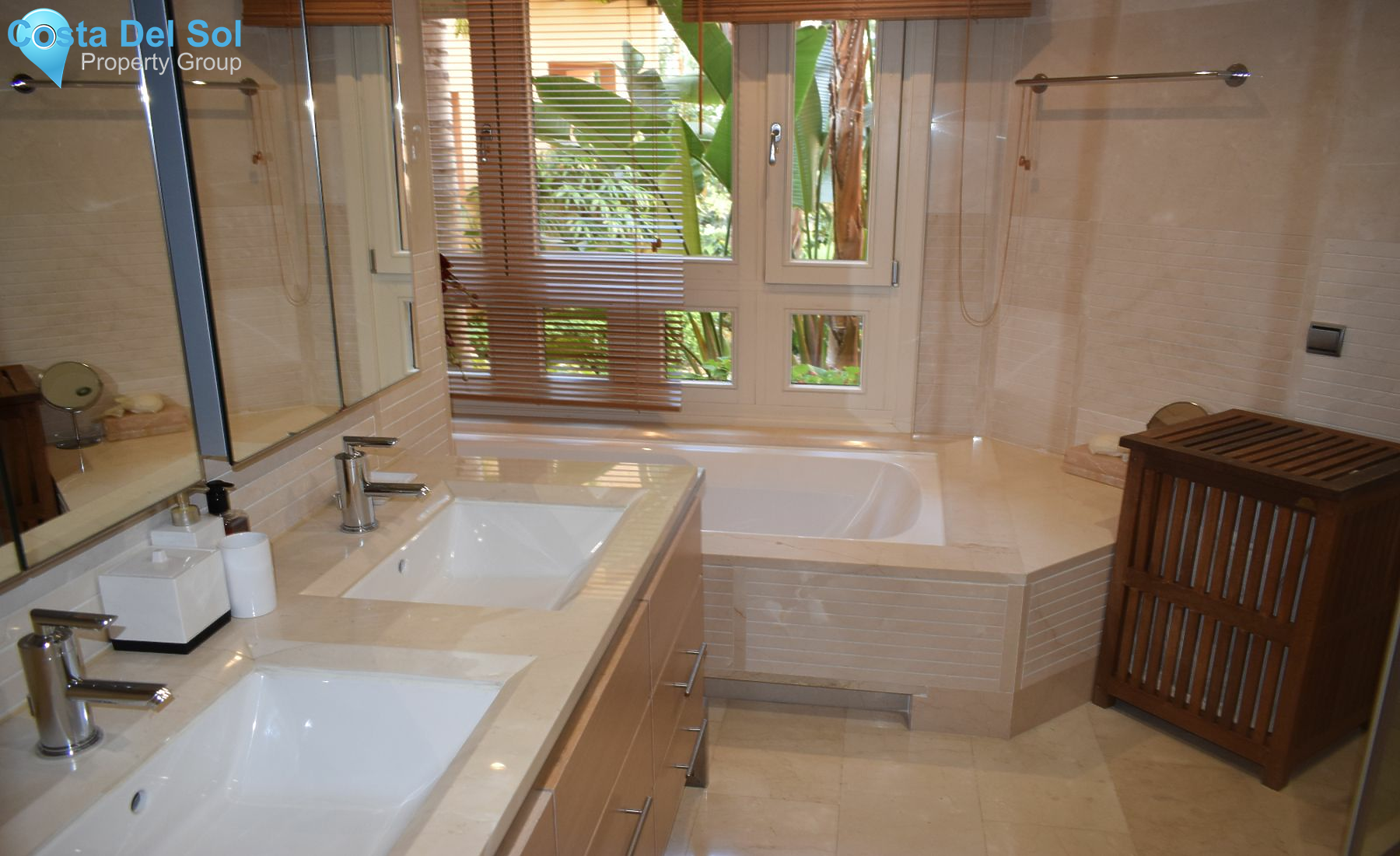 Ground Floor Apartment in The Golden Mile-1421408