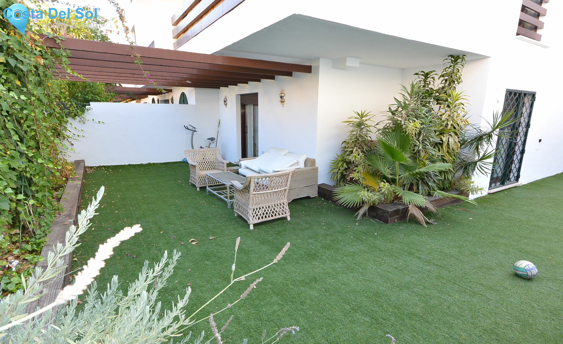 Ground Floor Apartment in The Golden Mile-1529705